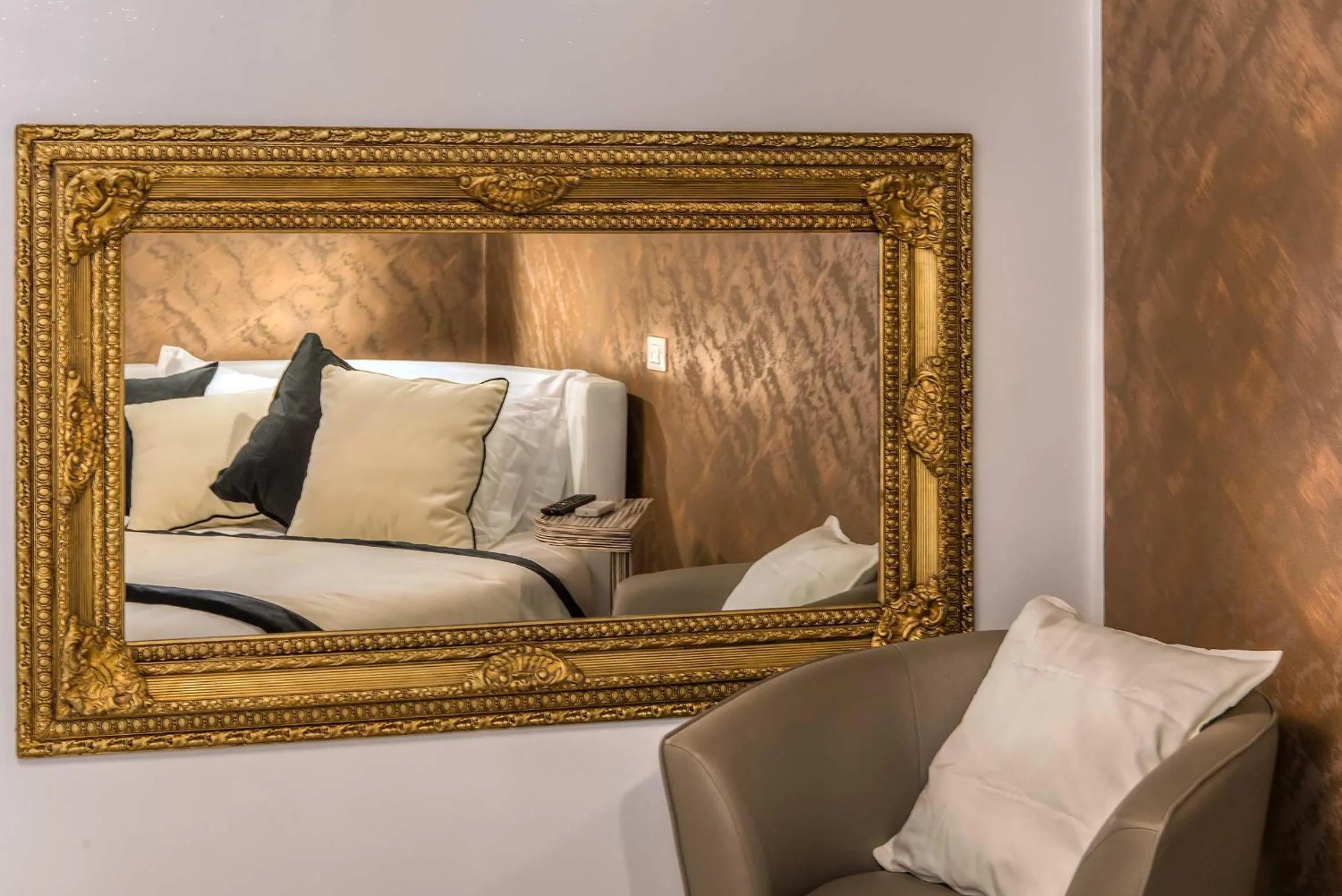 Photo of the whole room in Spagna Luxury'n Trevi