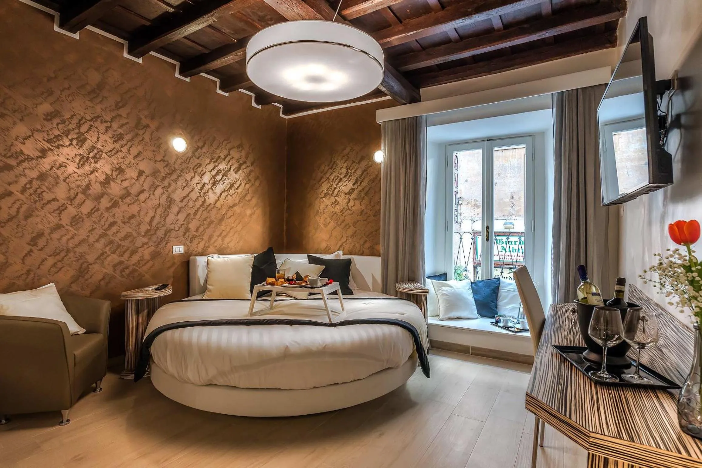 Photo of the whole room, Bed in Spagna Luxury'n Trevi