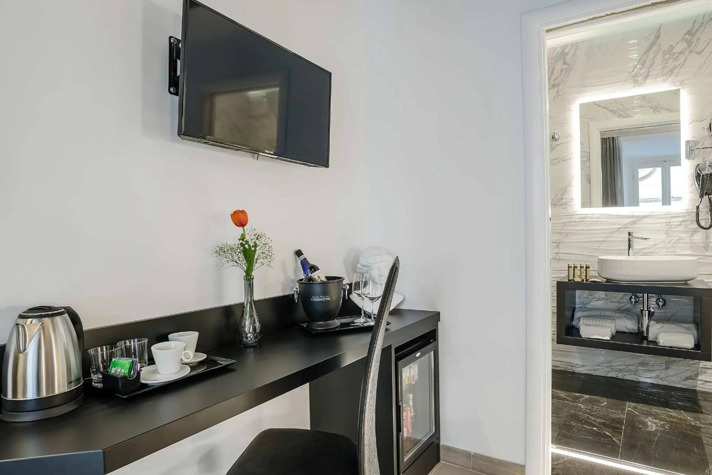 Photo of the whole room in Spagna Luxury'n Trevi