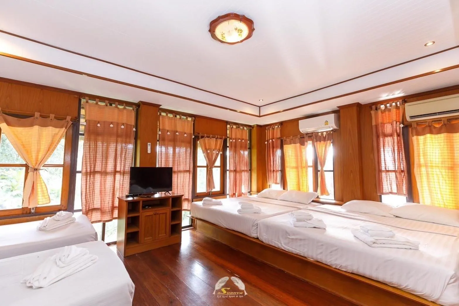 Bed in Suanya Kohkood Resort and Spa