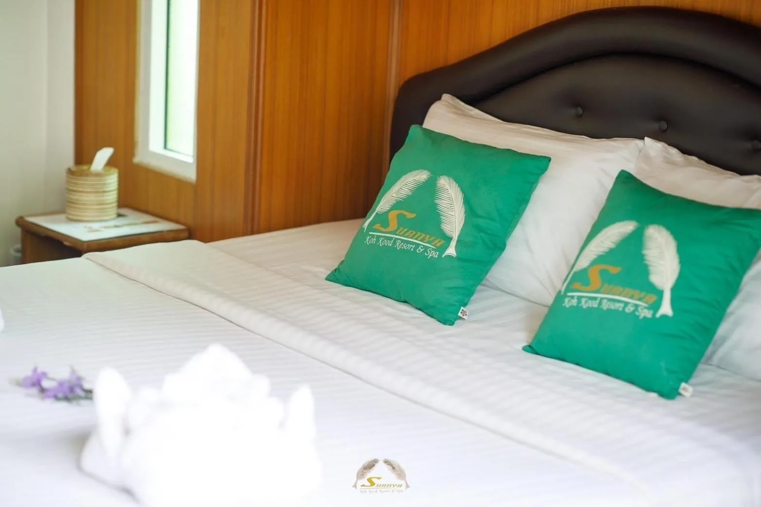 Bed in Suanya Kohkood Resort and Spa