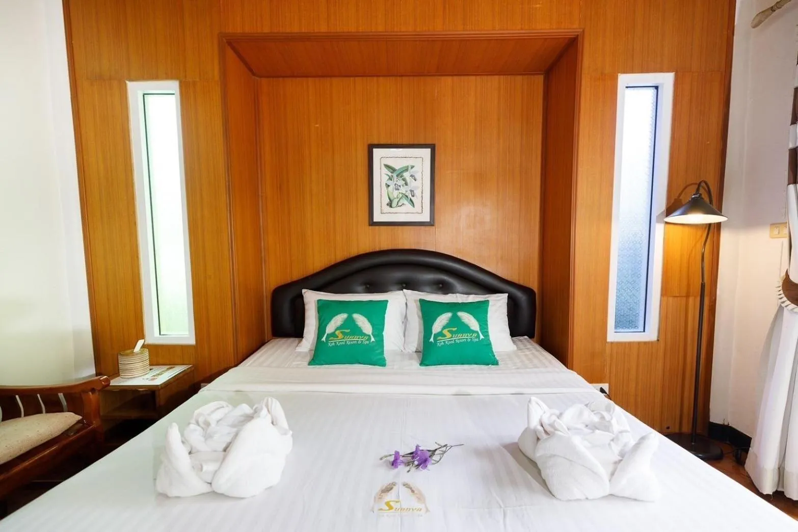 Bed in Suanya Kohkood Resort and Spa