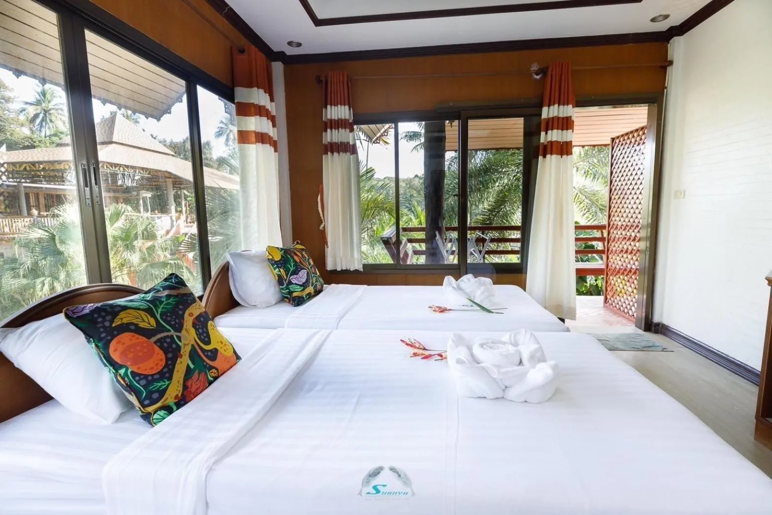 Bed in Suanya Kohkood Resort and Spa