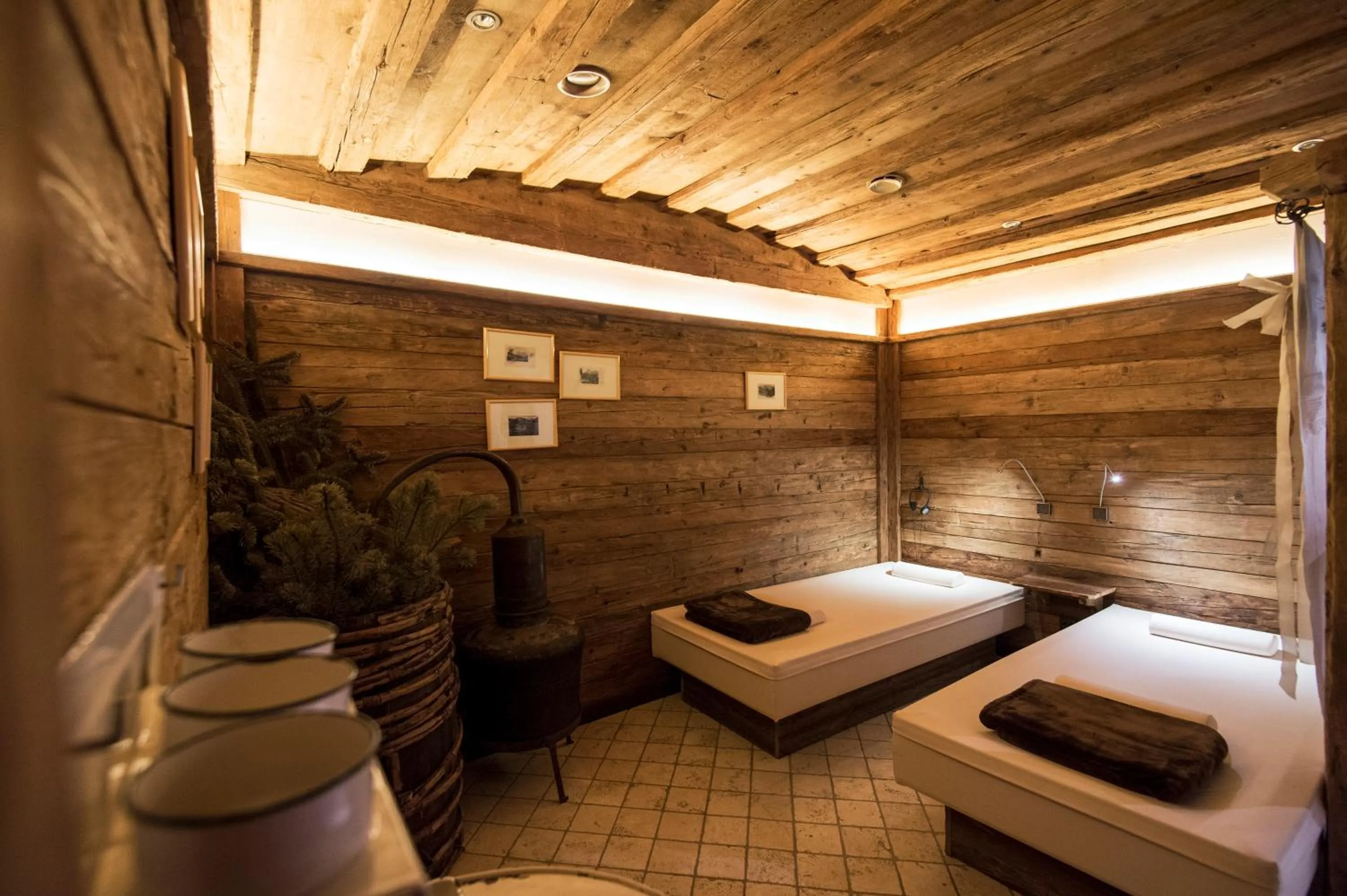 Spa and wellness centre/facilities, Bed in Charmehotel Uhrerhof - Deur