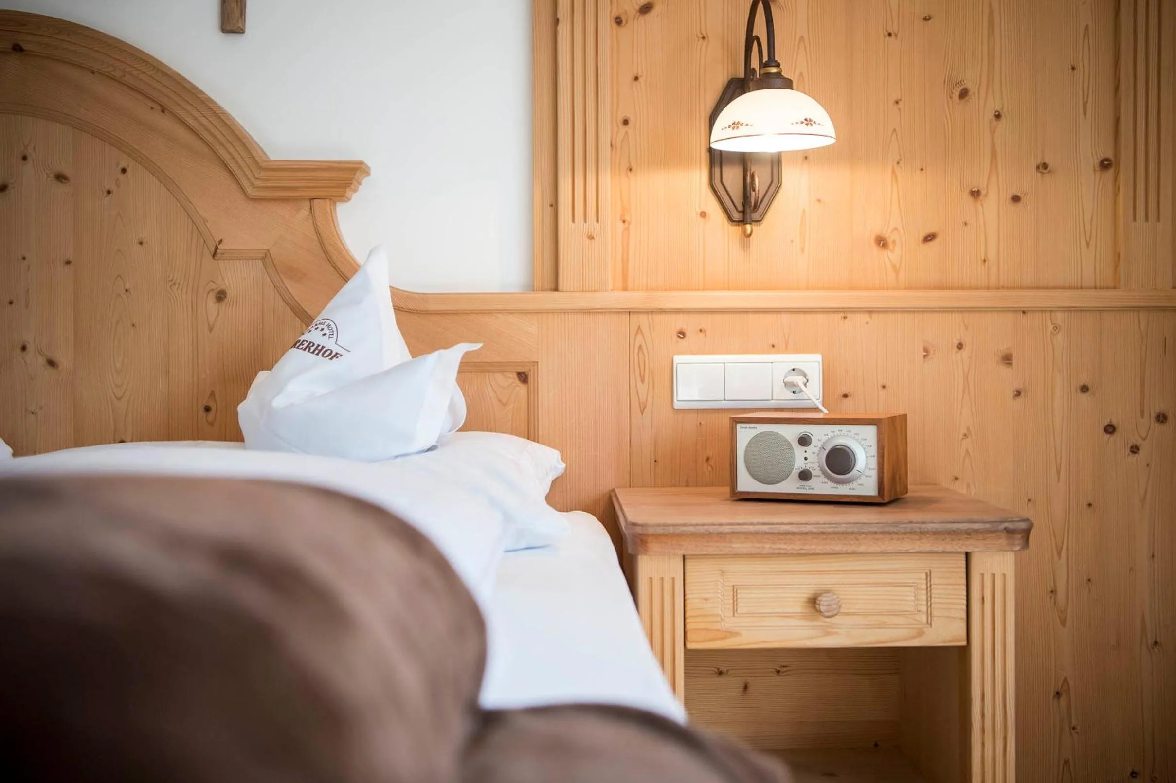 Decorative detail, Bed in Charmehotel Uhrerhof - Deur