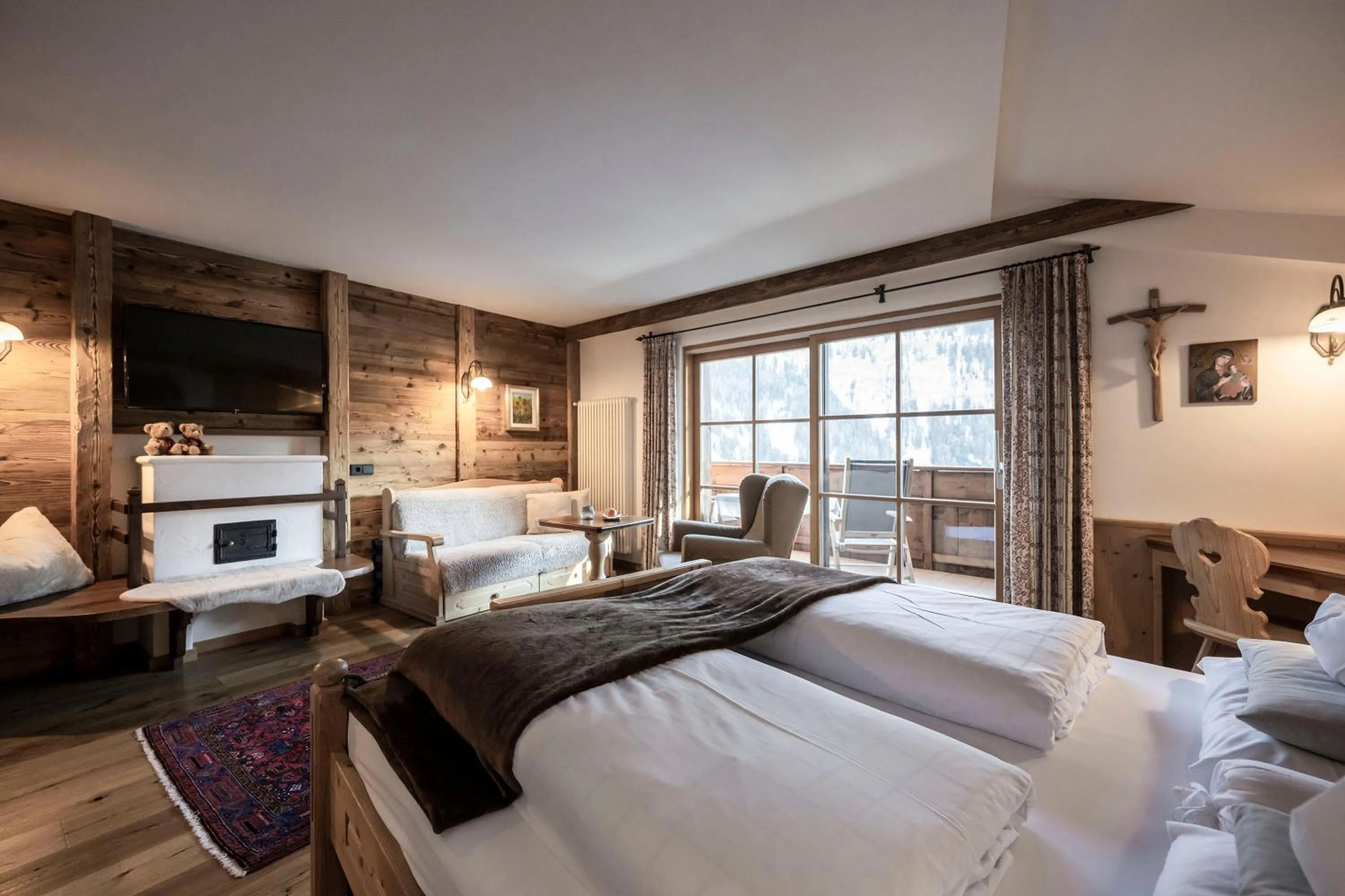 Bed in Charmehotel Uhrerhof - Deur