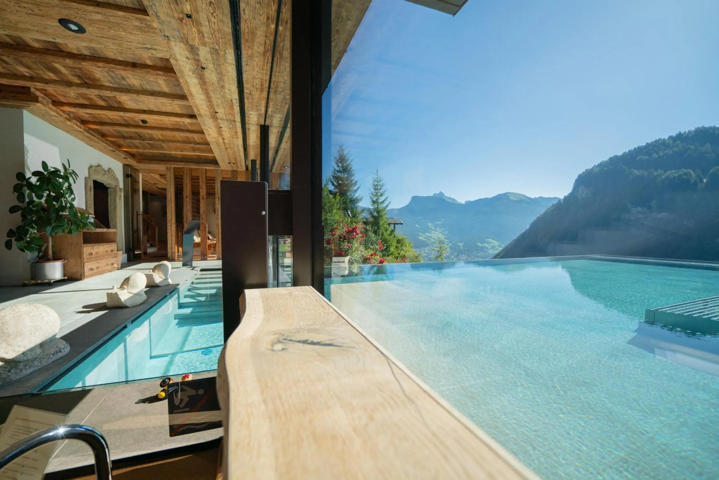 Swimming pool in Charmehotel Uhrerhof - Deur