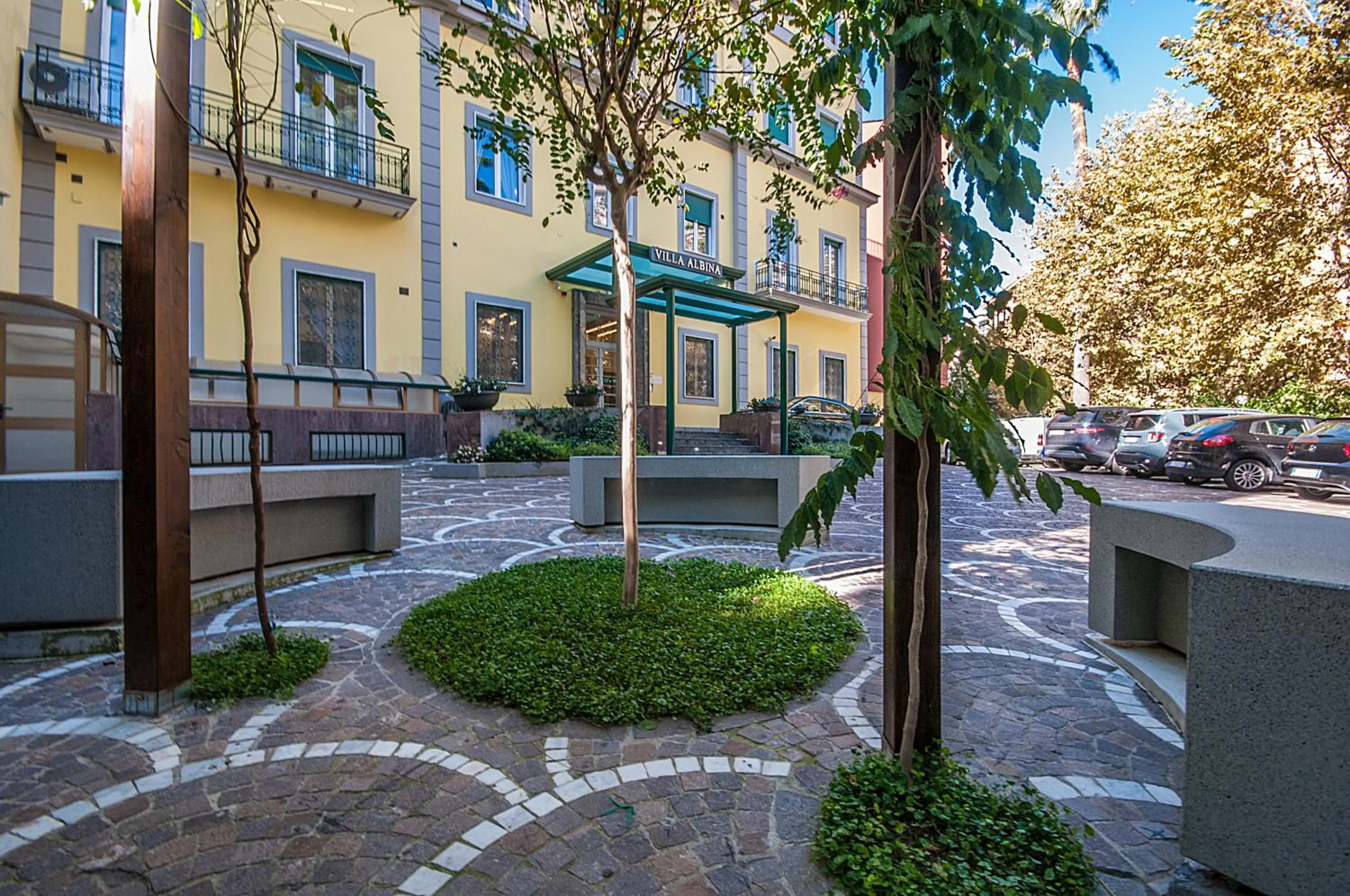 Property building in Villa Albina