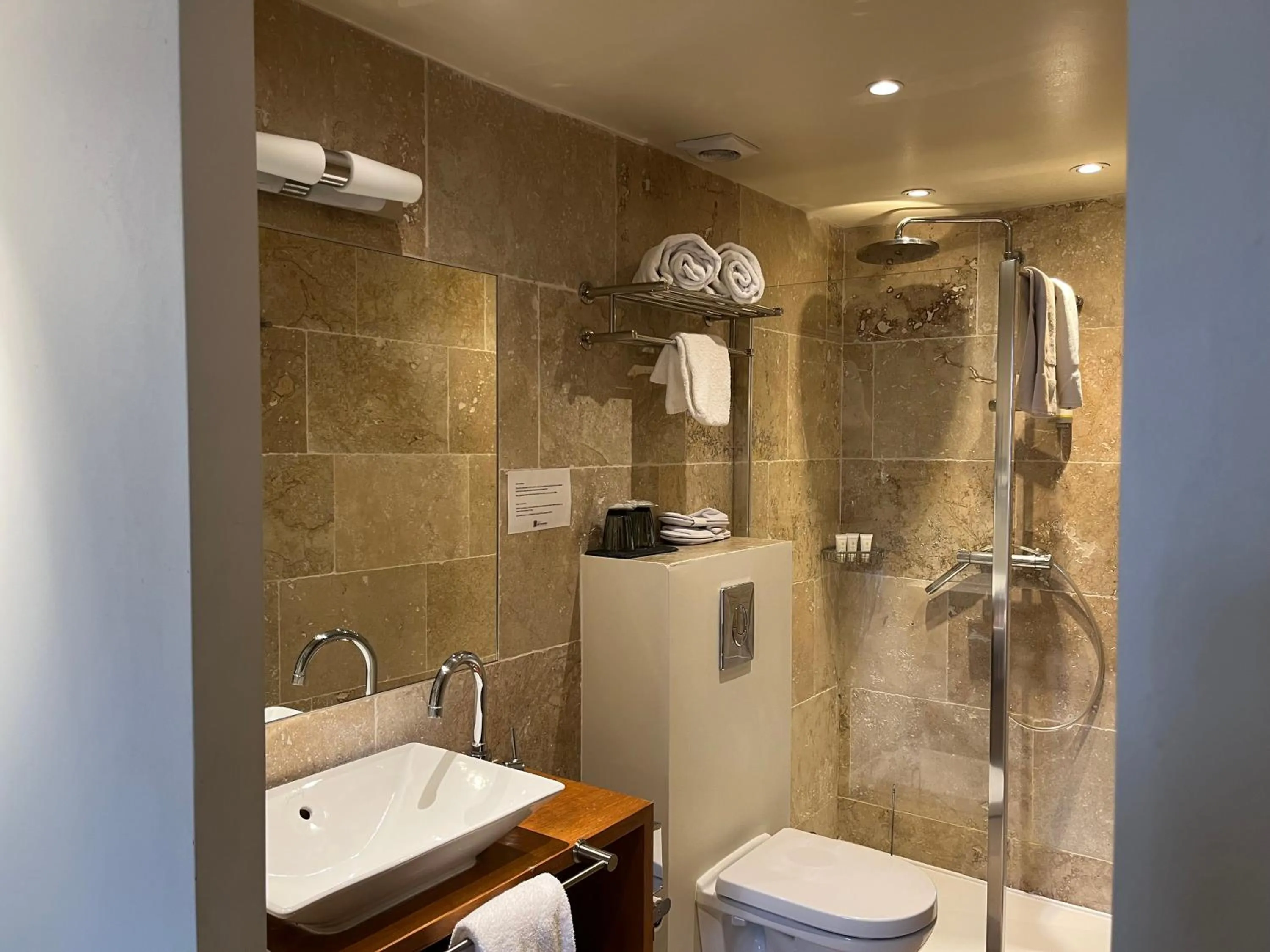 Les Glycines Vézelay