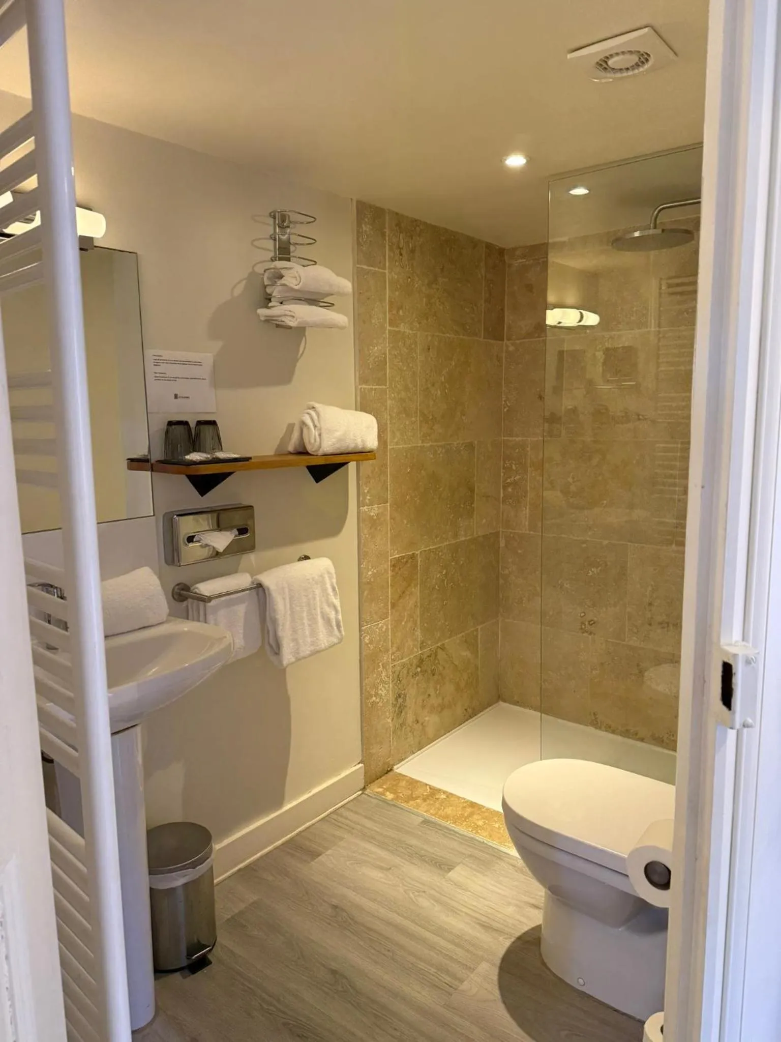 Les Glycines Vézelay