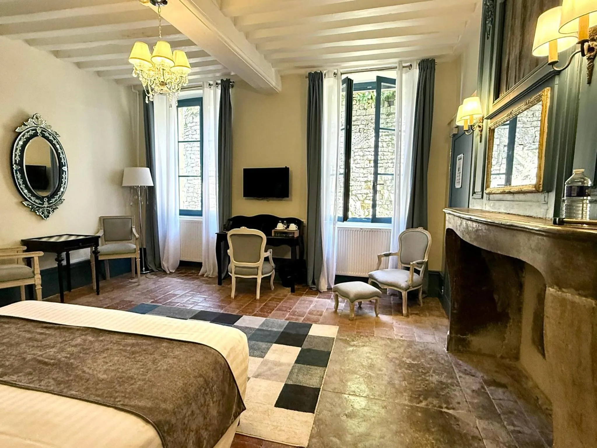 Les Glycines Vézelay