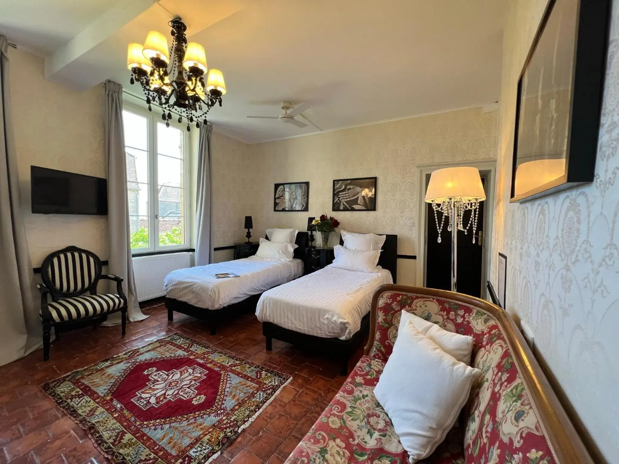 Twin Room 103 66 ft² in Les Glycines Vézelay Twin Room 103 66 ft² in Les Glycines Vézelay