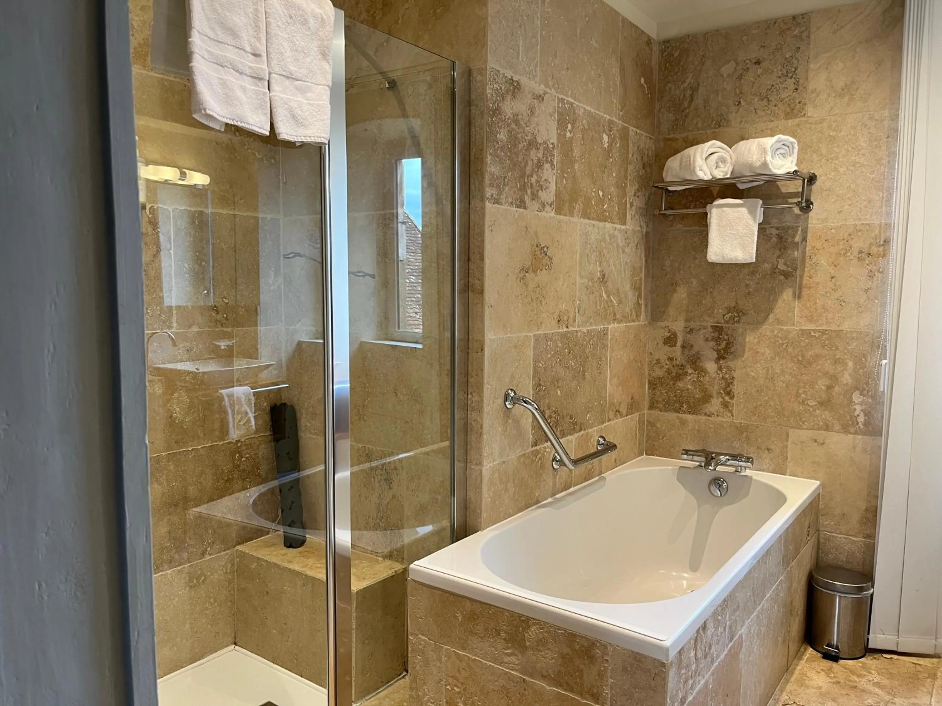 Les Glycines Vézelay