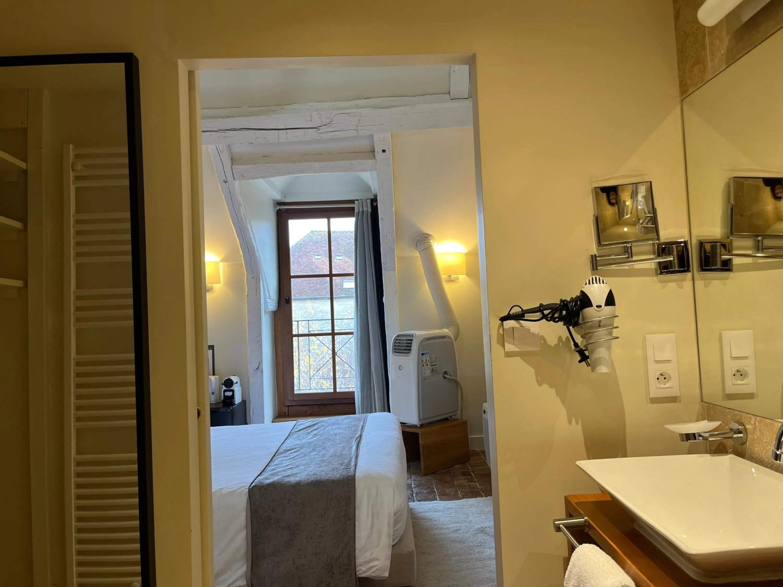 Bed in Les Glycines Vézelay