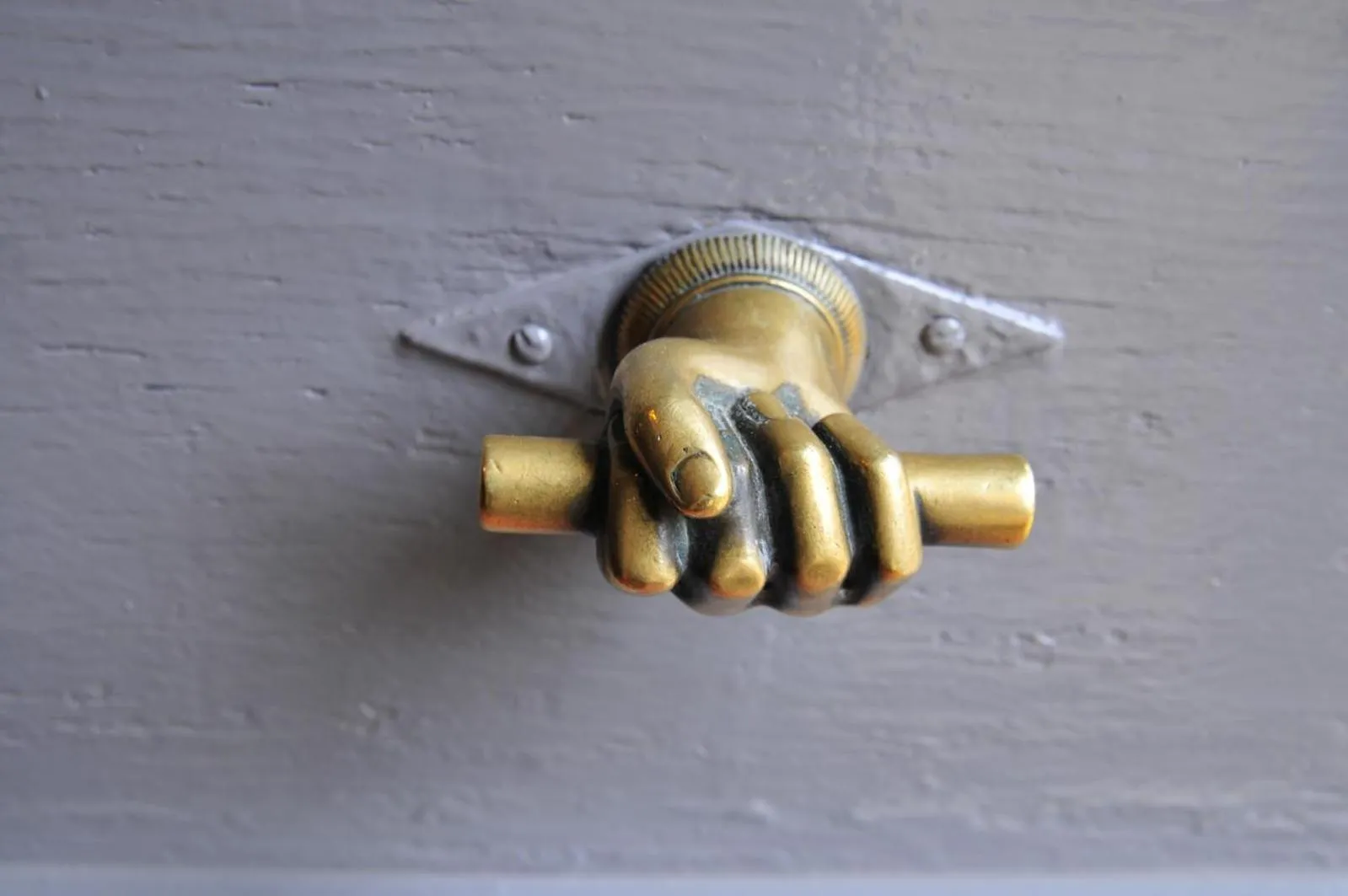 Decorative detail in Les Glycines Vézelay