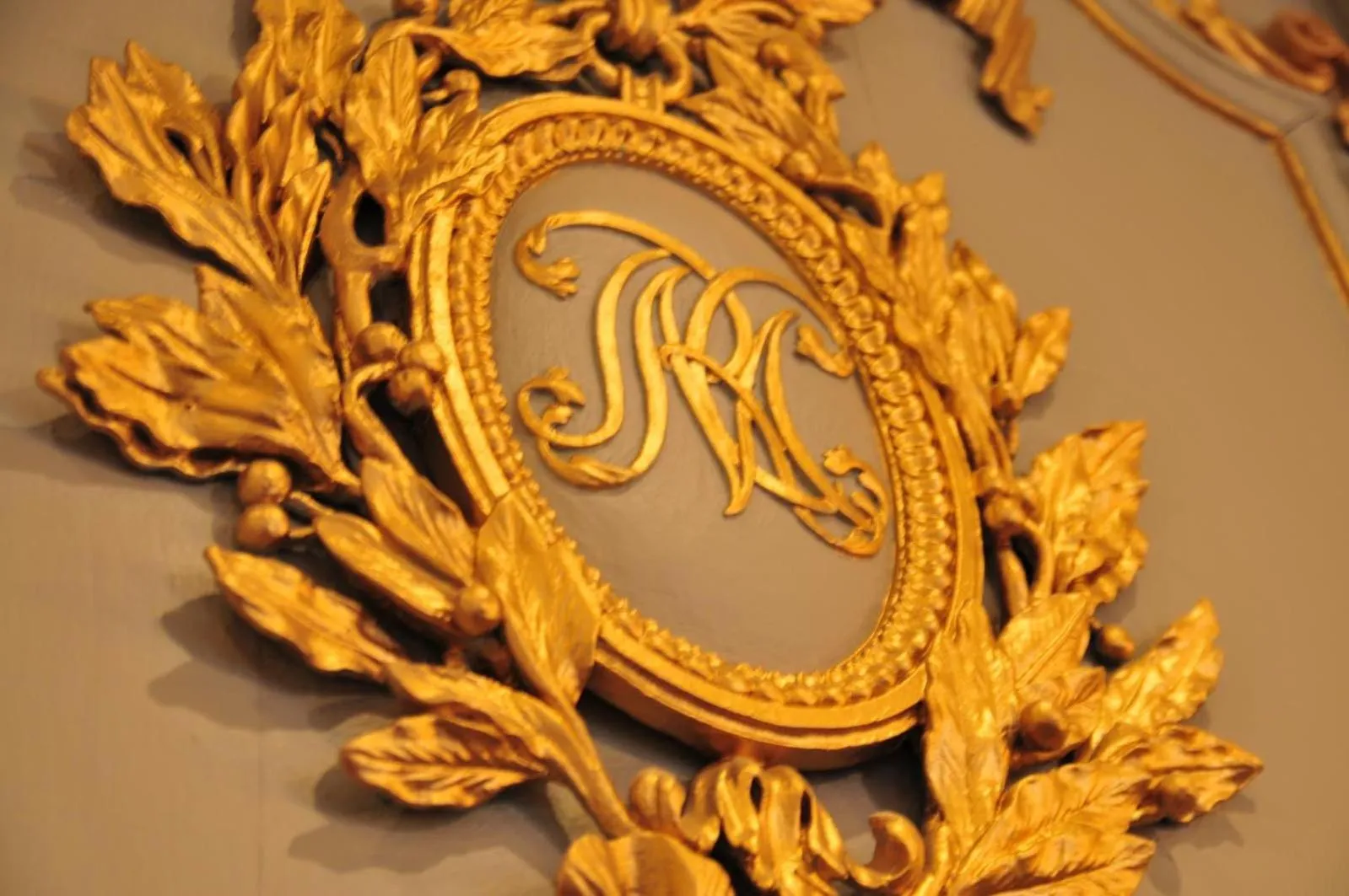 Communal lounge/ TV room in Les Glycines Vézelay