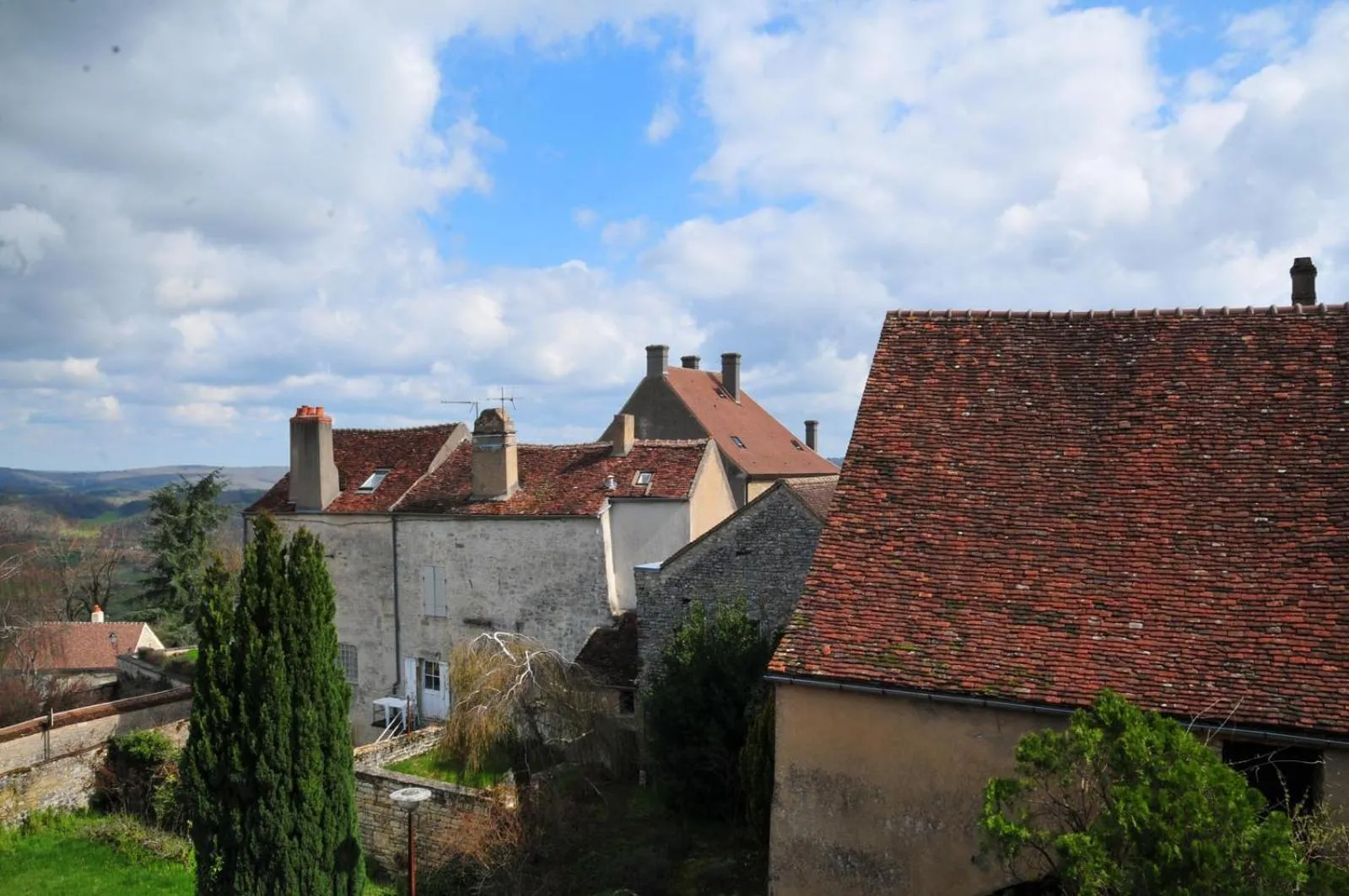 Property building in Les Glycines Vézelay