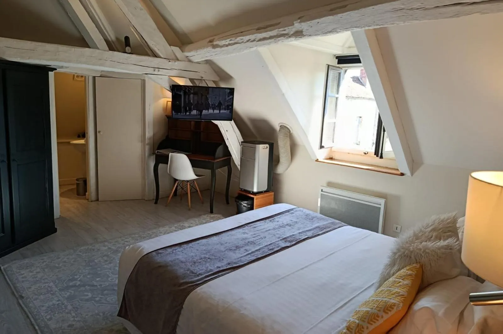 Bed in Les Glycines Vézelay