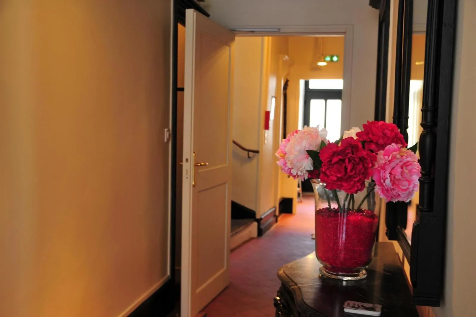 Decorative detail in Les Glycines Vézelay