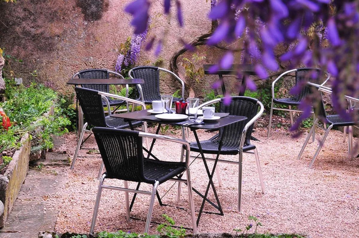 Property building in Les Glycines Vézelay