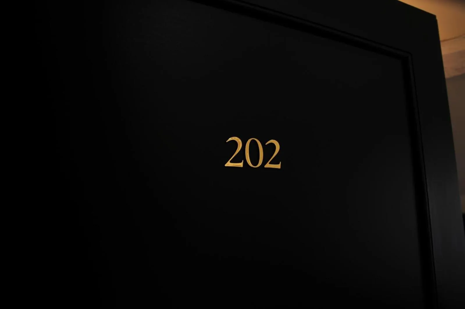 Decorative detail in Les Glycines Vézelay