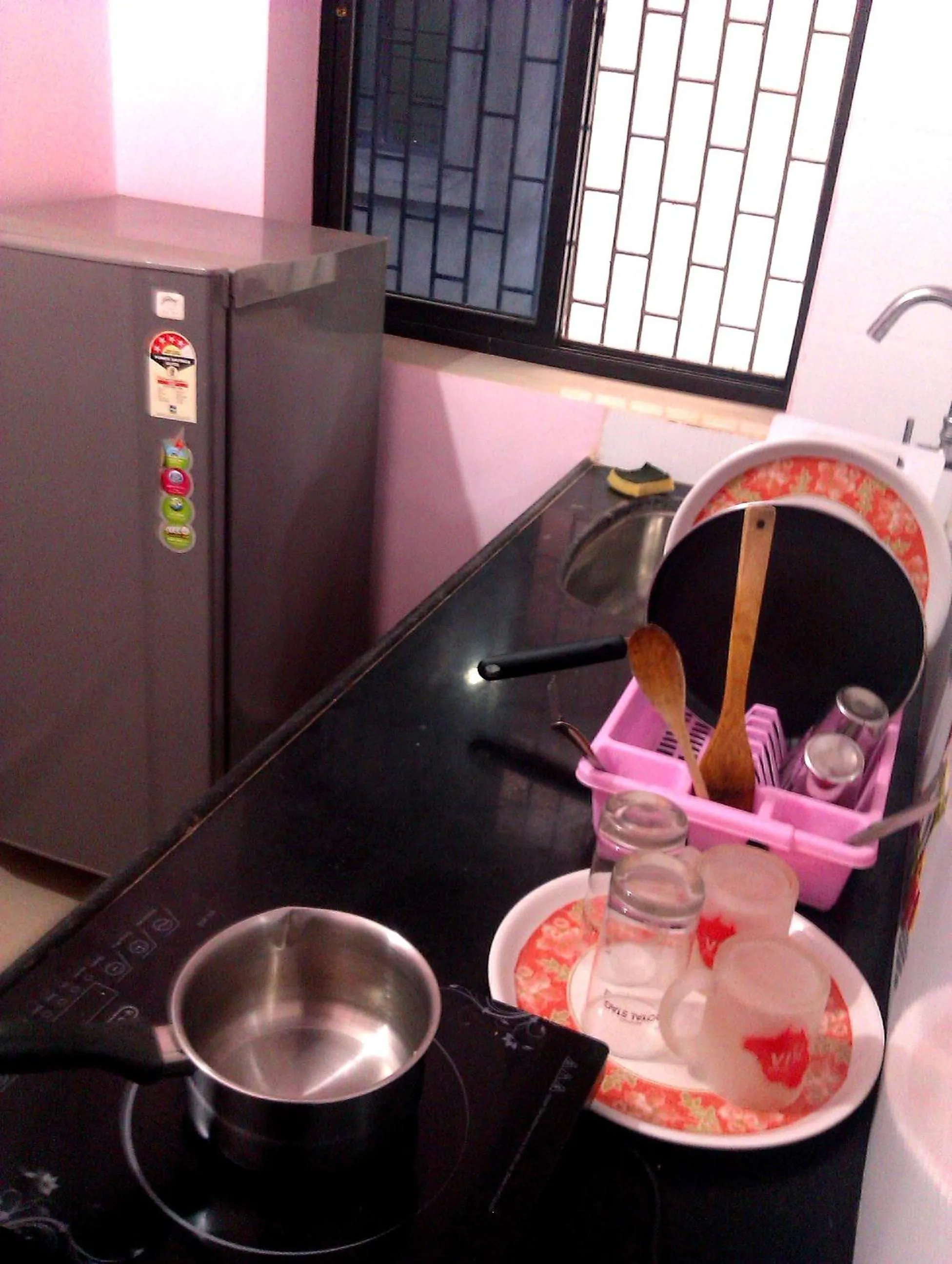 Kitchen or kitchenette in Madrid Home 2 min walk to Beach