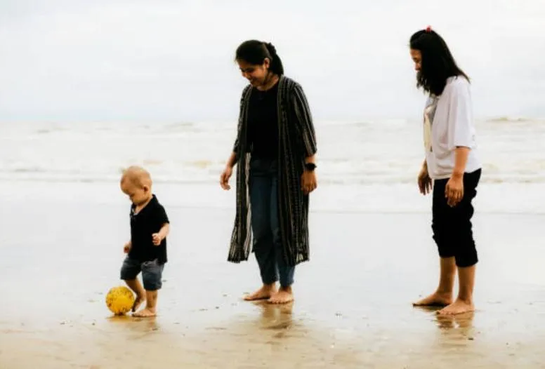 Family in Madrid Home 2 min walk to Beach