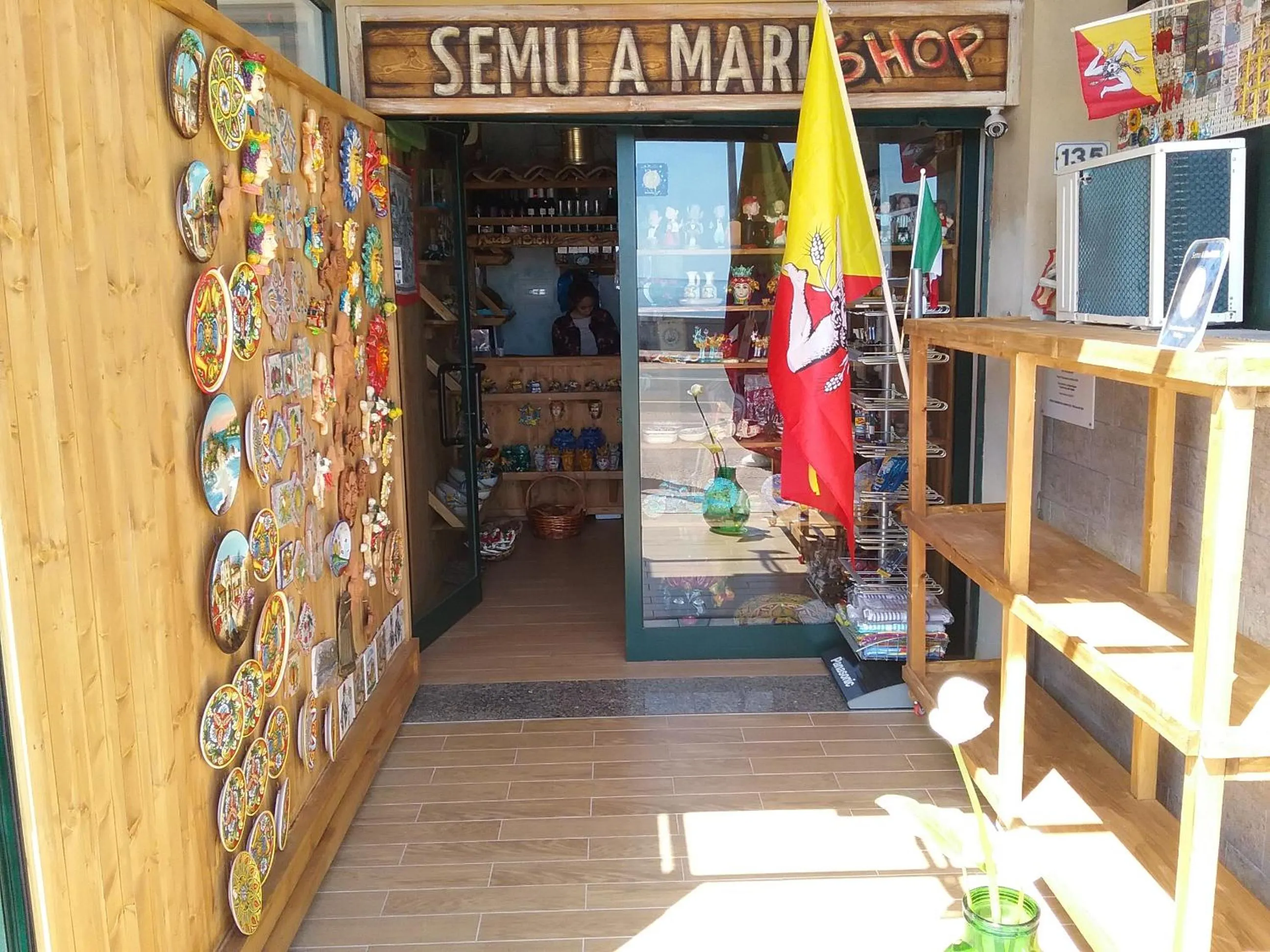 On-site shops in Semu A Mari B&B
