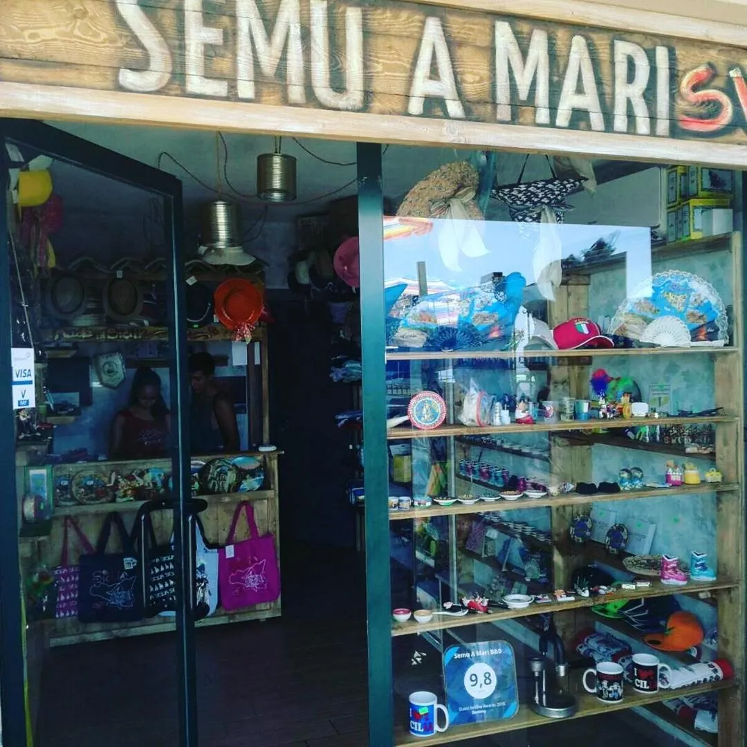On-site shops in Semu A Mari B&B