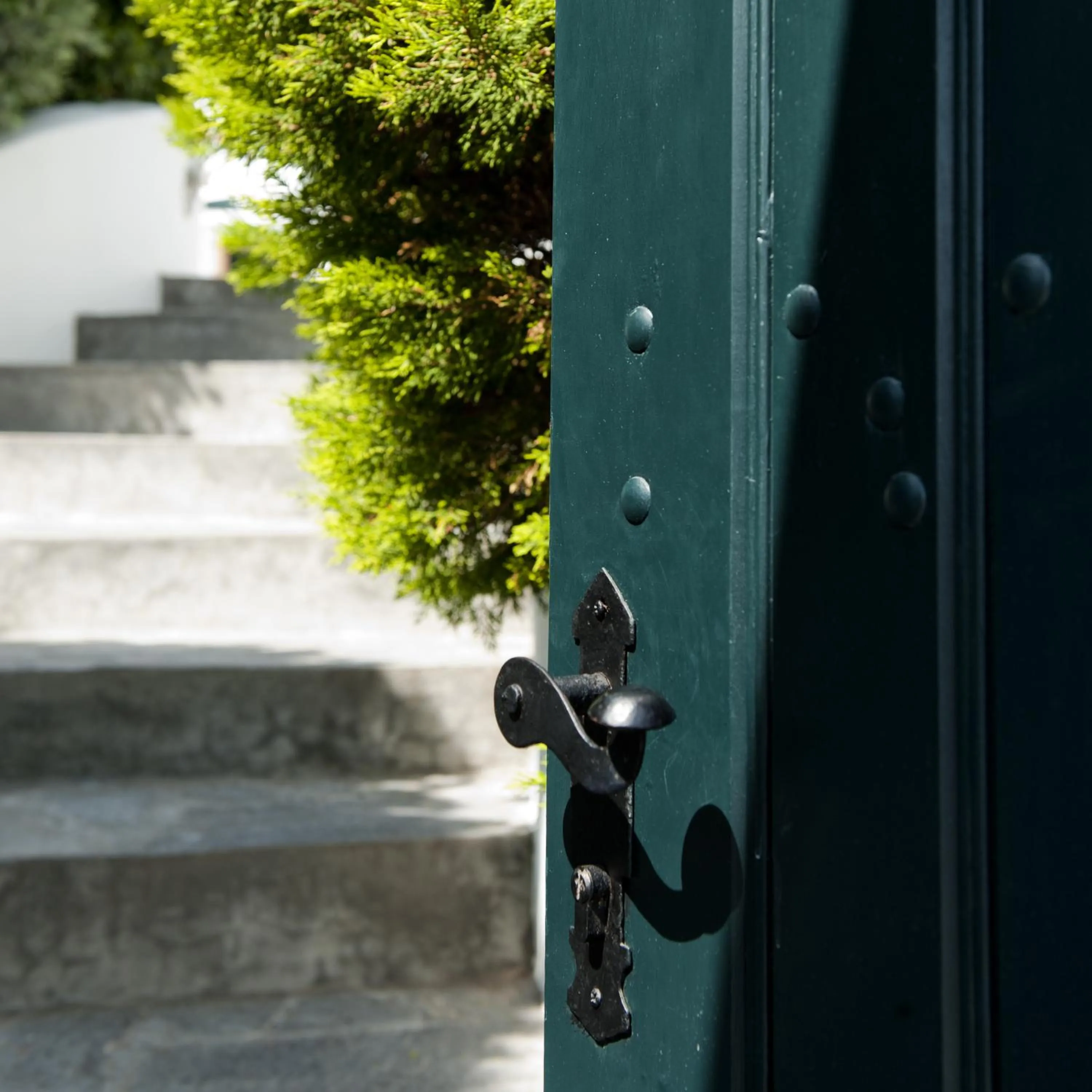 Area and facilities in Anthonas Apartments