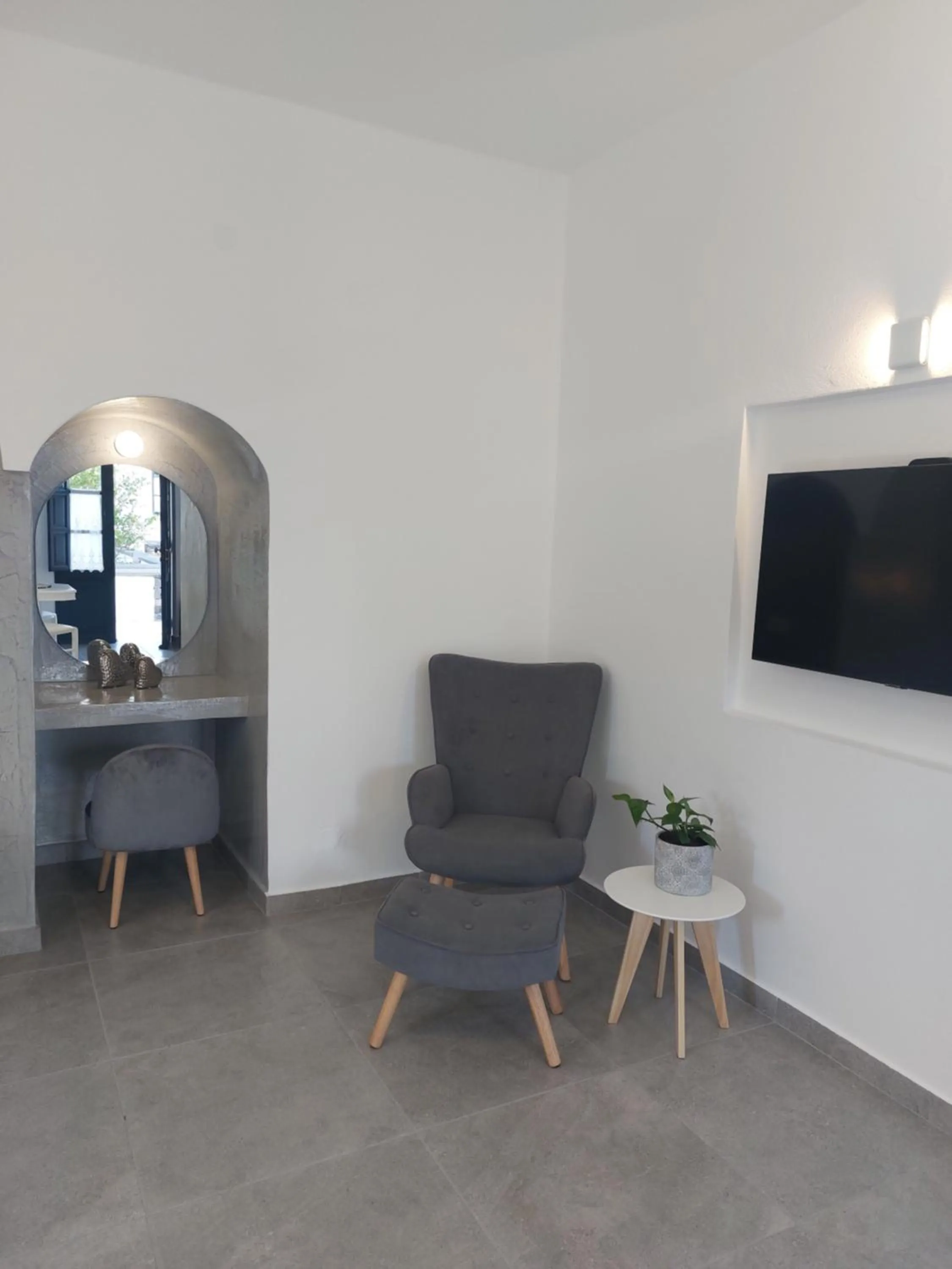 Seating area in Anthonas Apartments