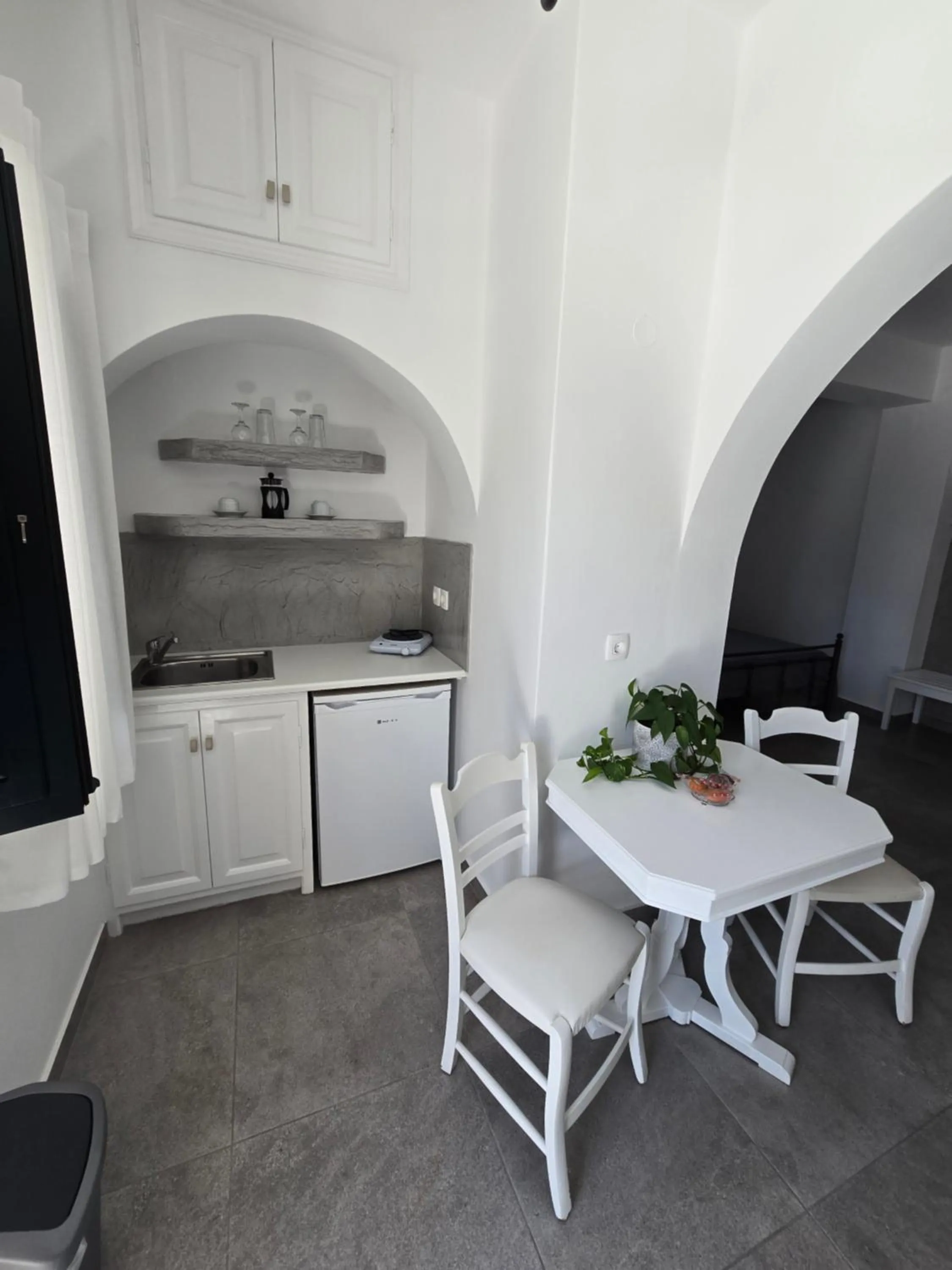 Kitchen or kitchenette in Anthonas Apartments