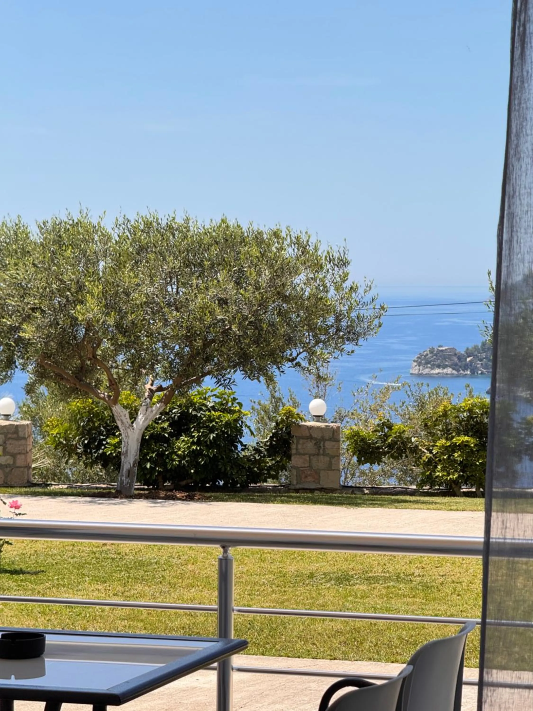 Belvedere Hotel & Suites