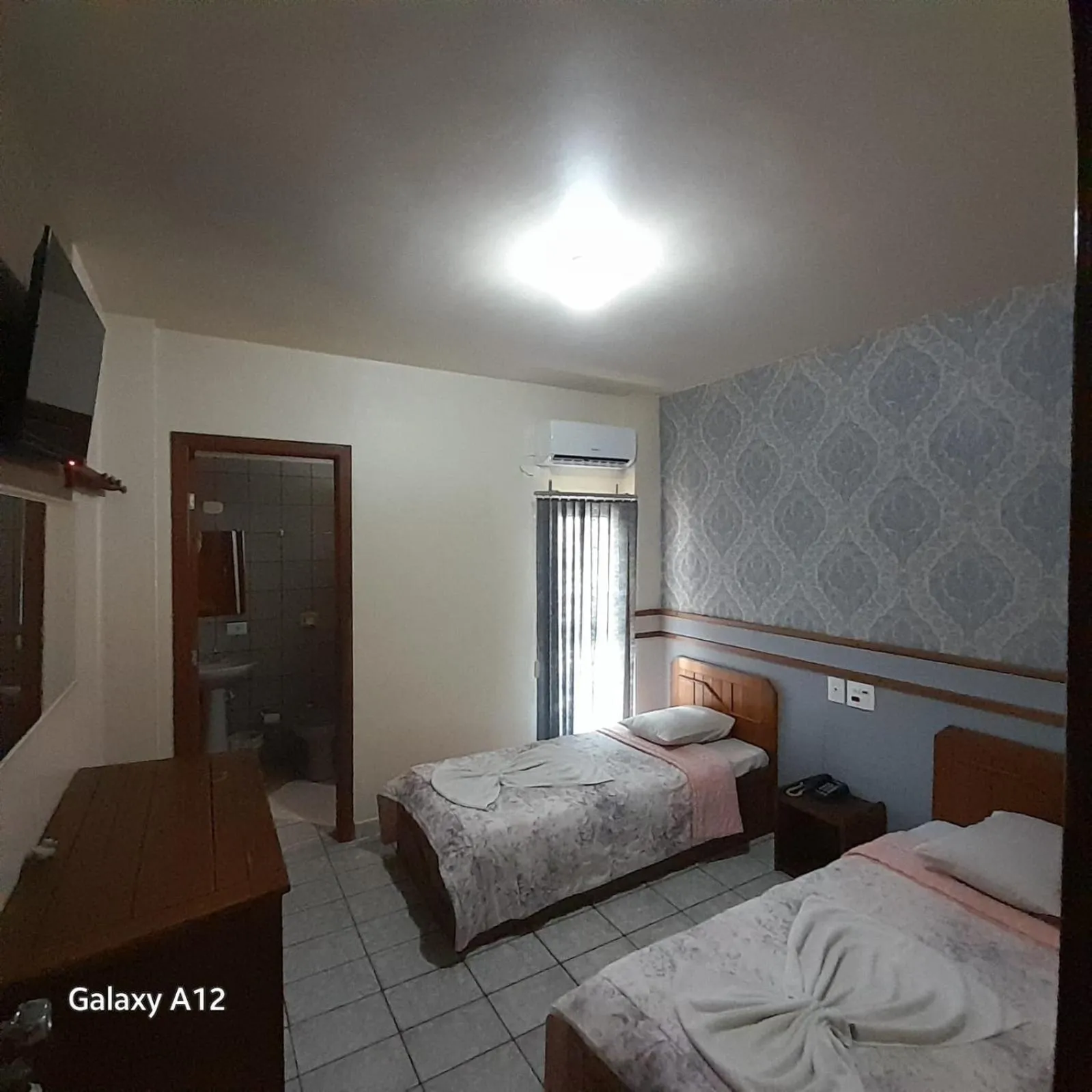 TV and multimedia, Bed in Tulipa Hotel