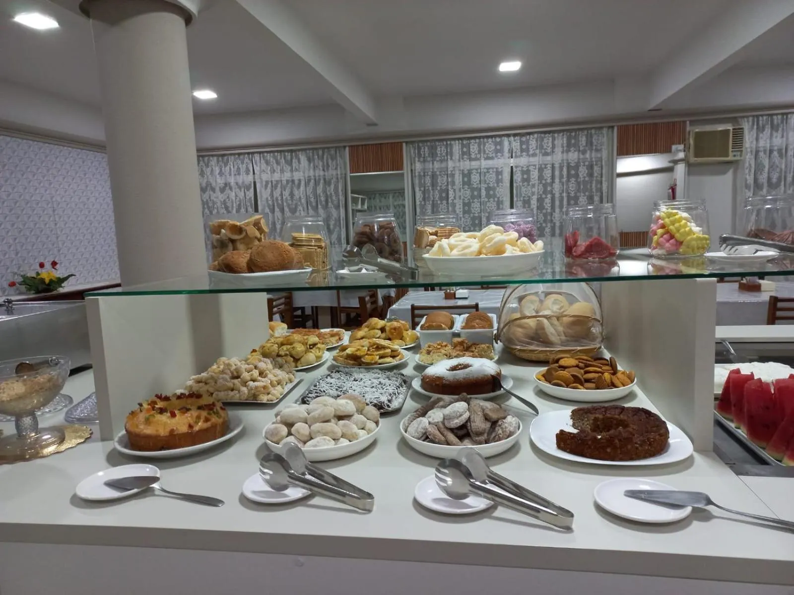 Restaurant/places to eat in Tulipa Hotel