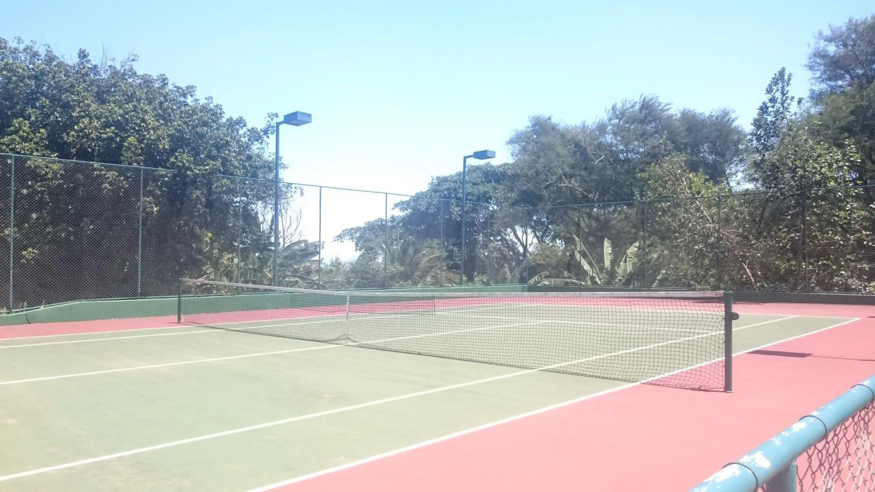 Tennis court in REB Casa Itanhangá