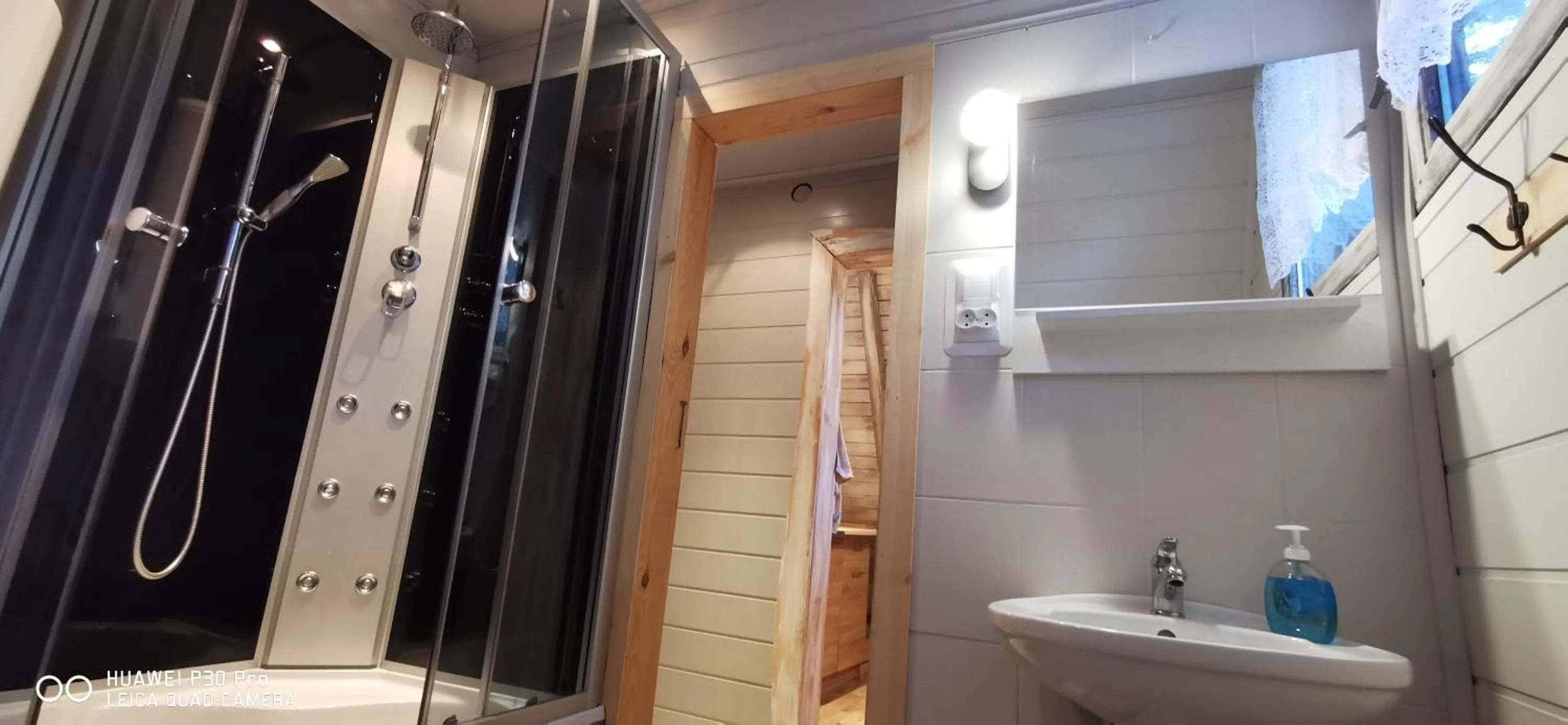 Bathroom in Osada pod Beskidem- chatki całoroczne