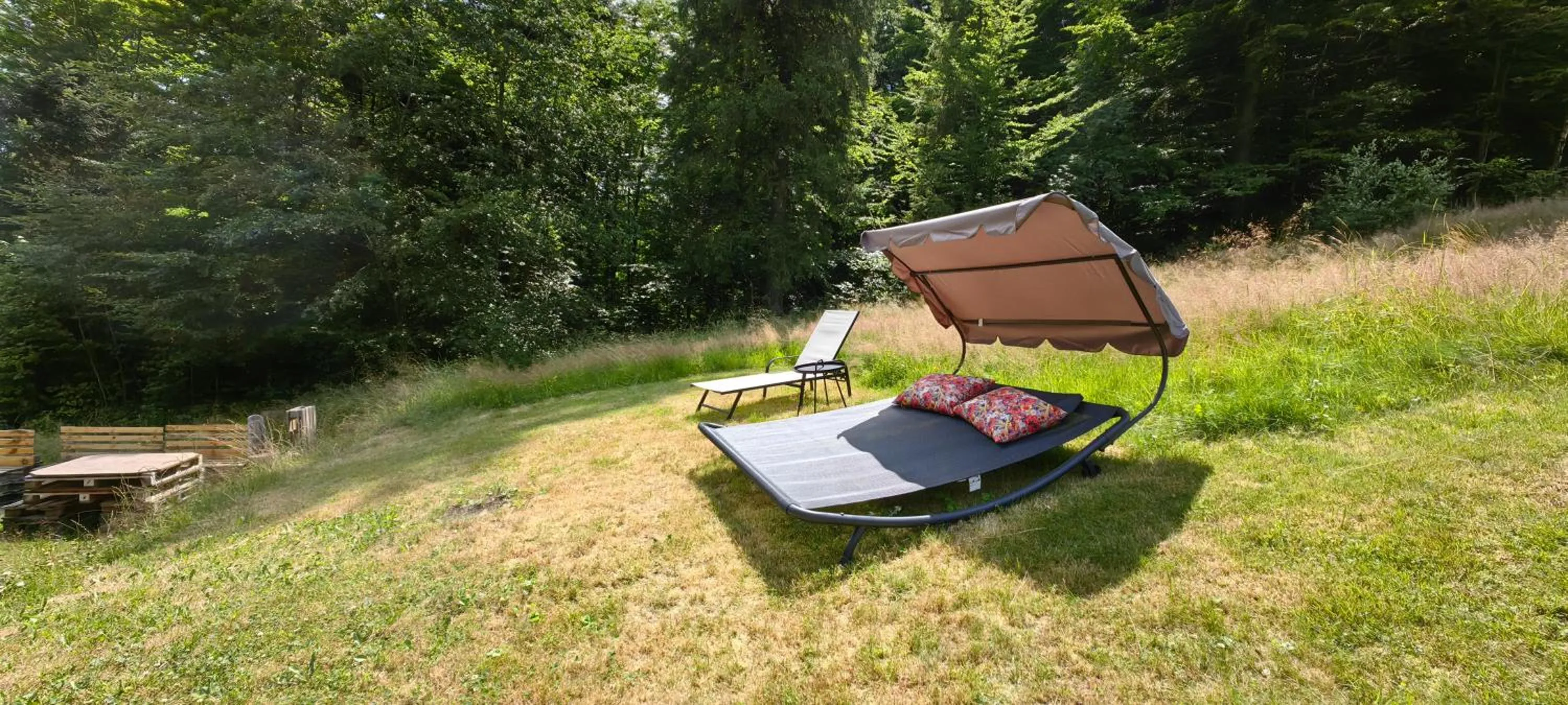 Spring in Osada pod Beskidem- chatki całoroczne