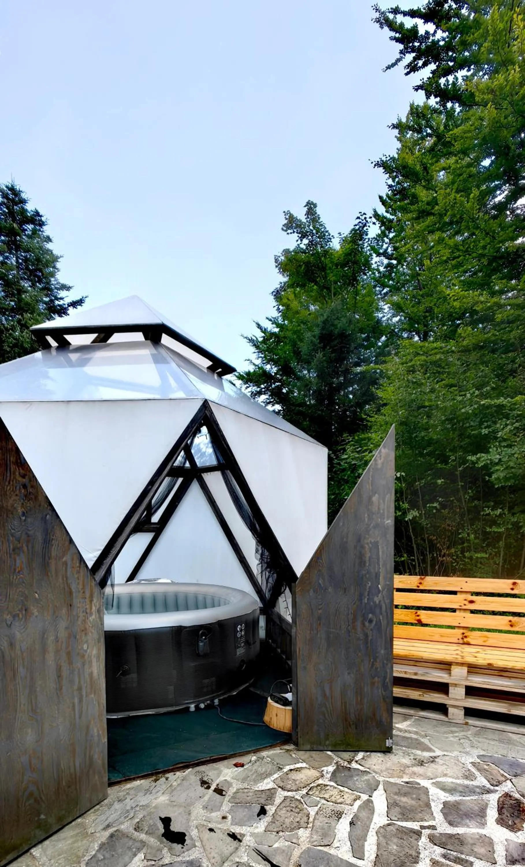 Swimming pool in Osada pod Beskidem- chatki całoroczne