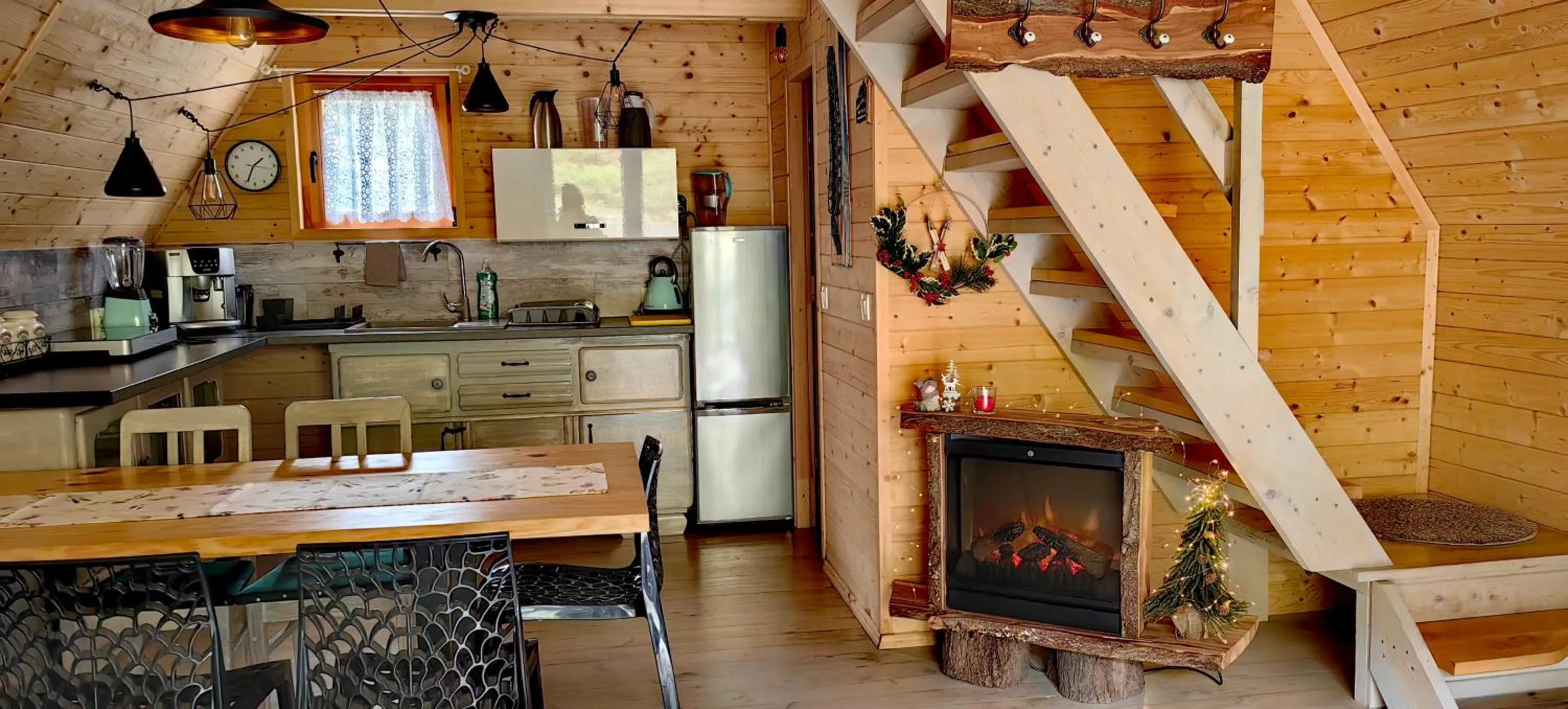 fireplace in Osada pod Beskidem- chatki całoroczne