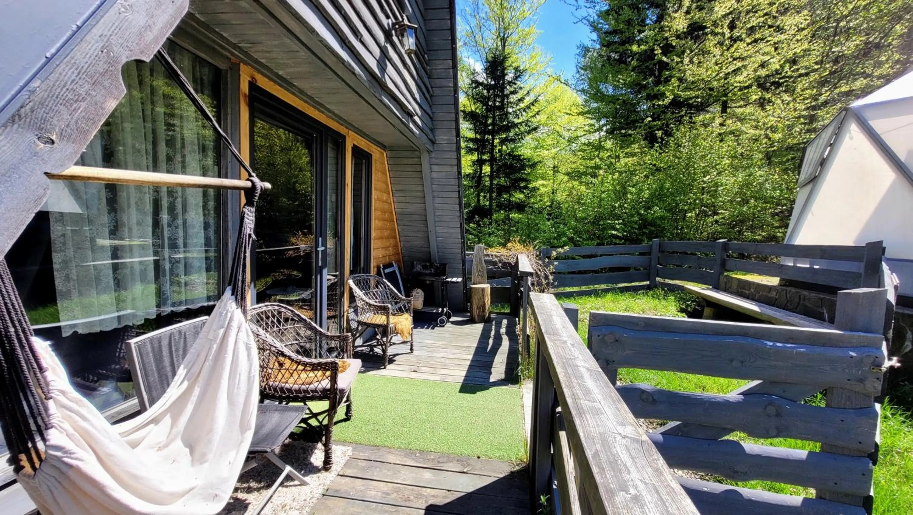 Spring in Osada pod Beskidem- chatki całoroczne