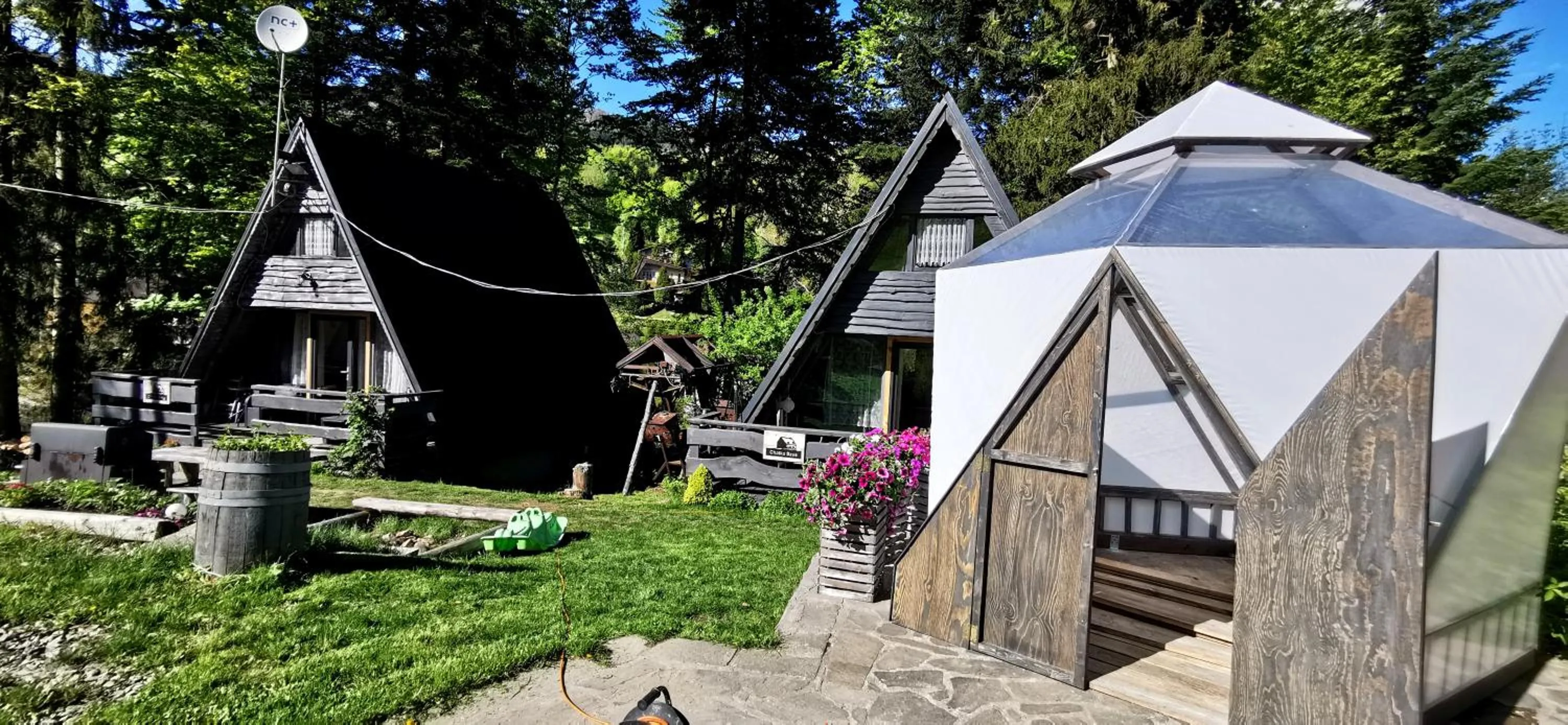 Garden in Osada pod Beskidem- chatki całoroczne