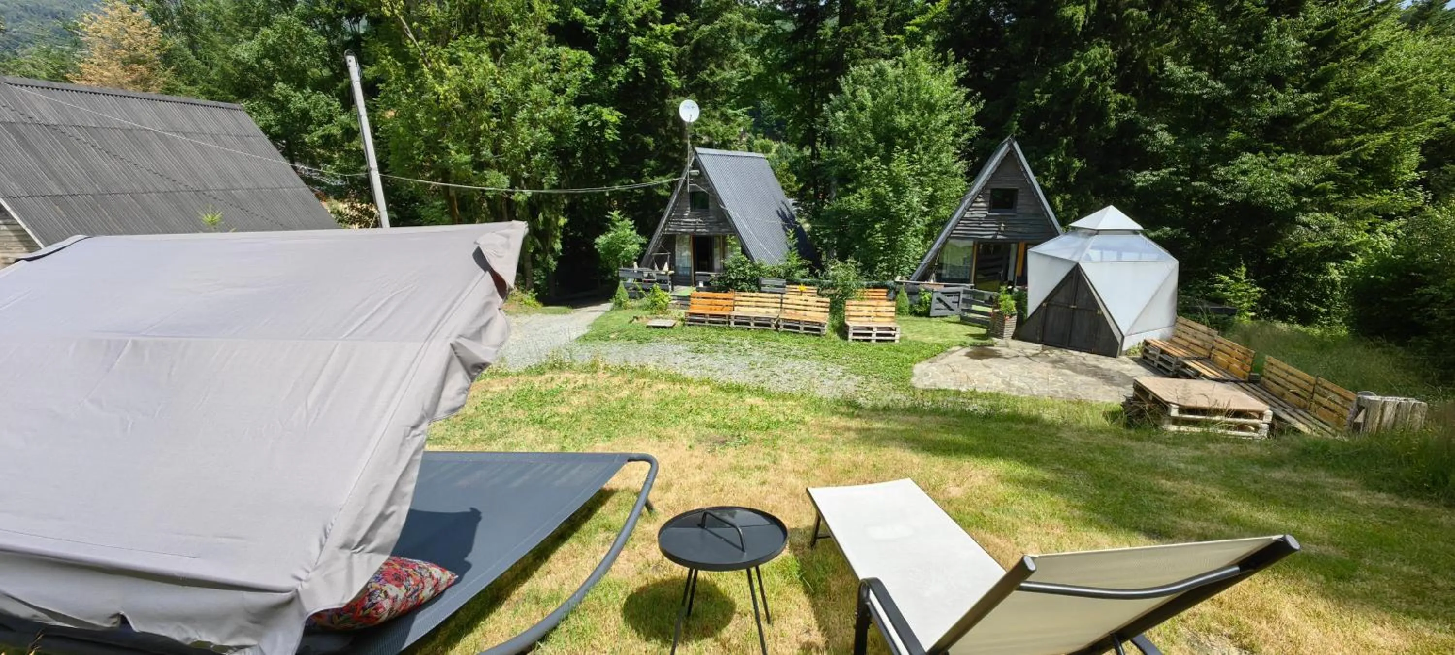 Spring in Osada pod Beskidem- chatki całoroczne