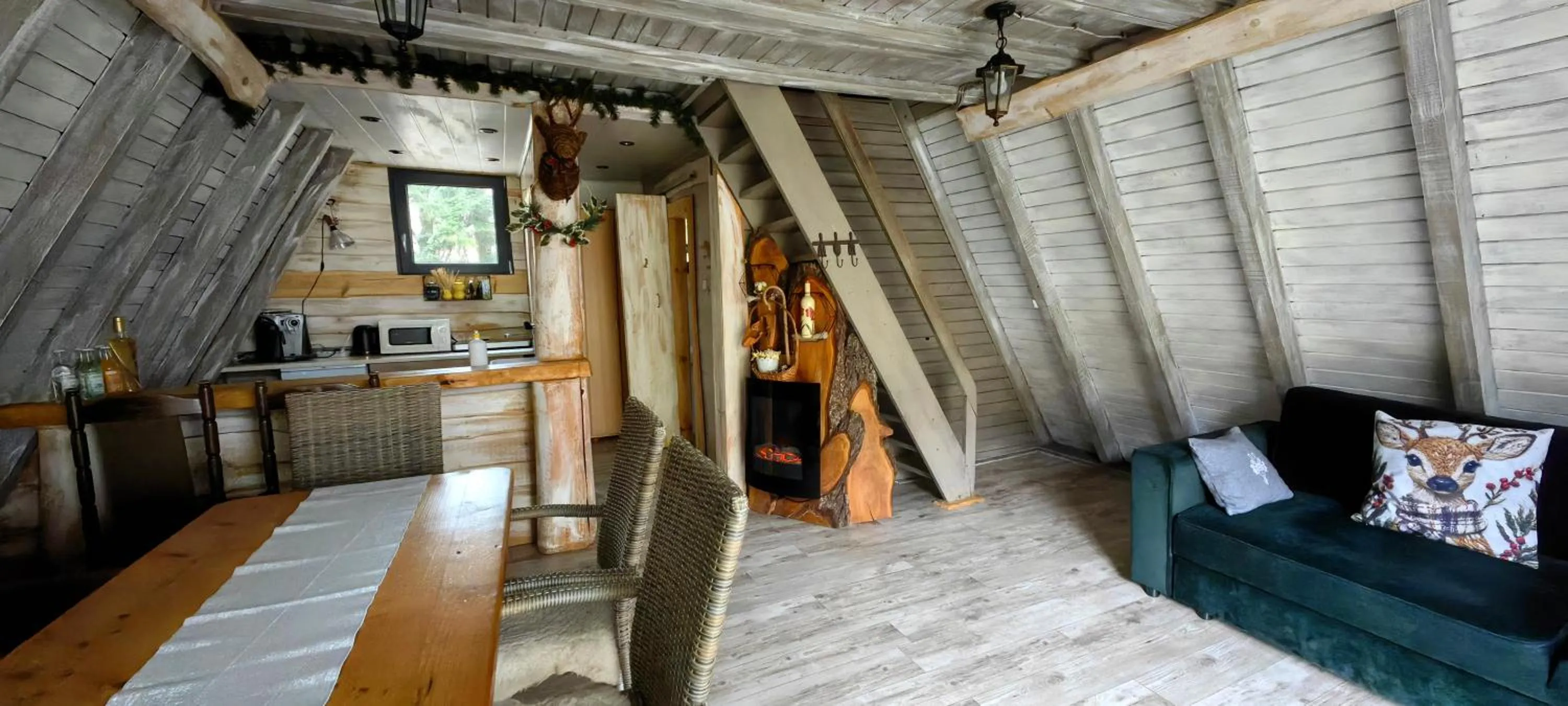 Living room in Osada pod Beskidem- chatki całoroczne