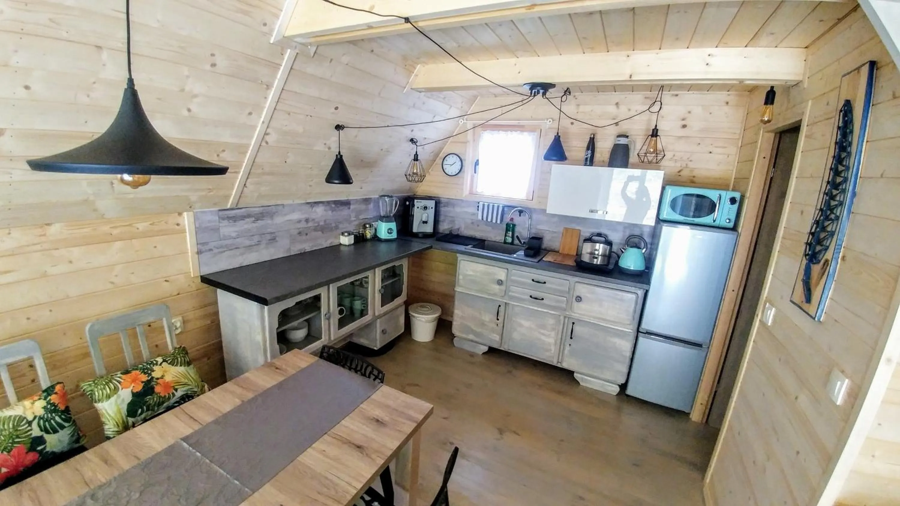 Kitchen or kitchenette in Osada pod Beskidem- chatki całoroczne