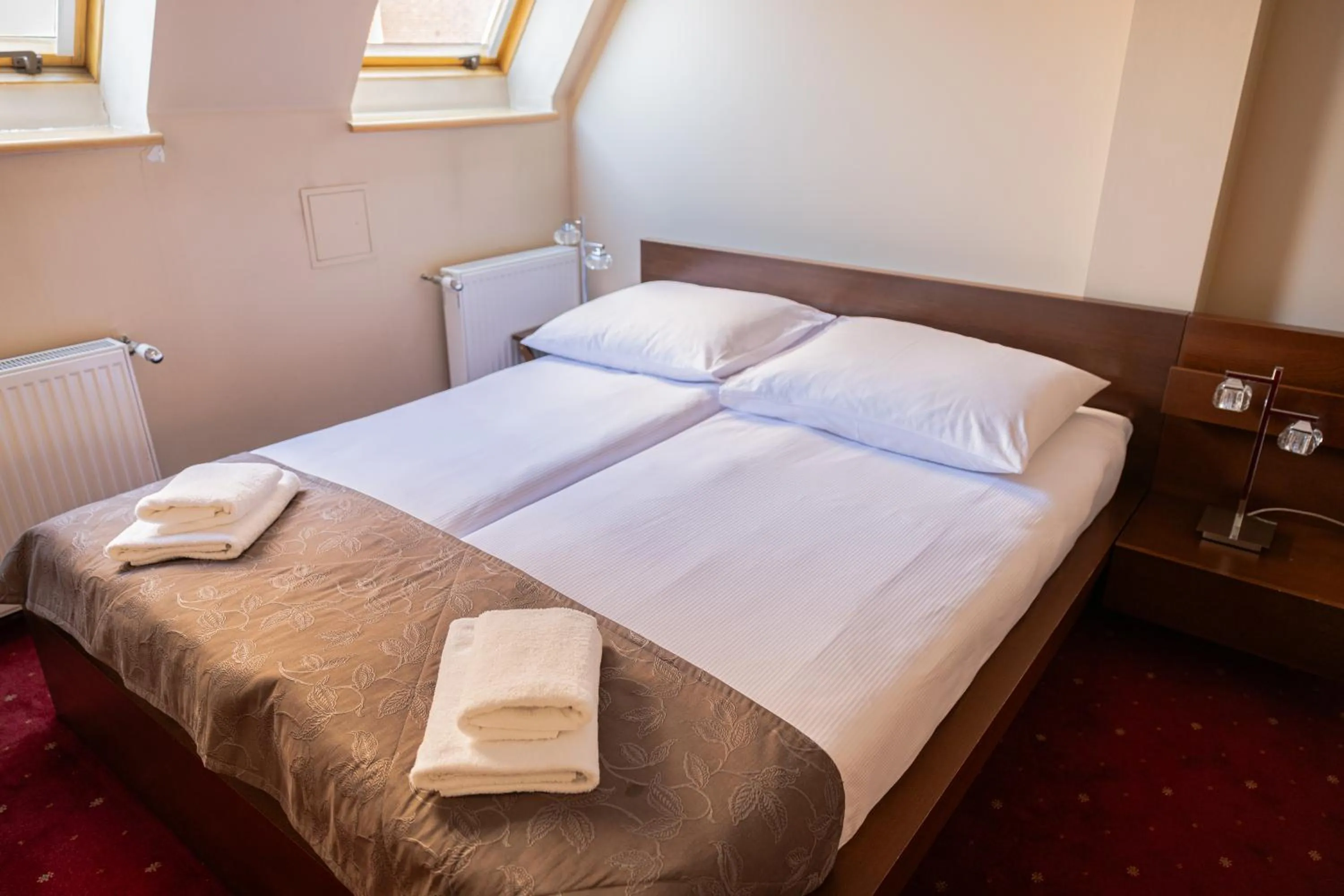 Bedroom, Bed in Tulip Hotels - Wroclaw Patio