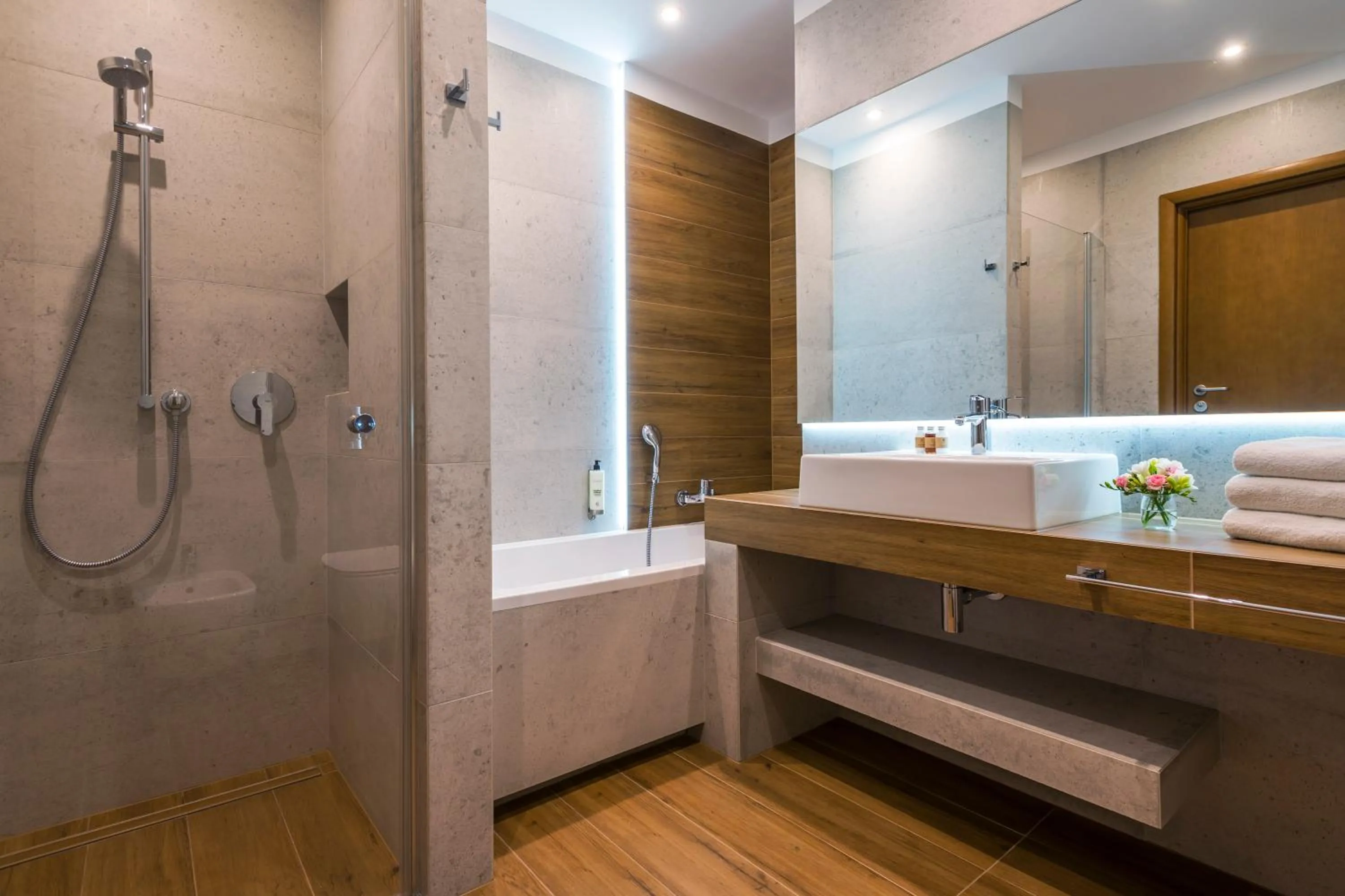 Shower in Tulip Hotels - Wroclaw Patio