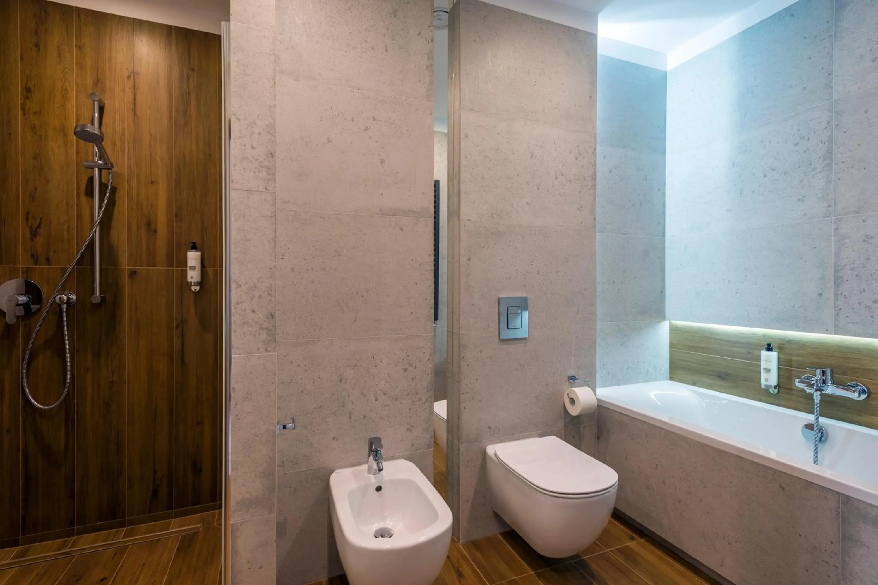 Shower in Tulip Hotels - Wroclaw Patio