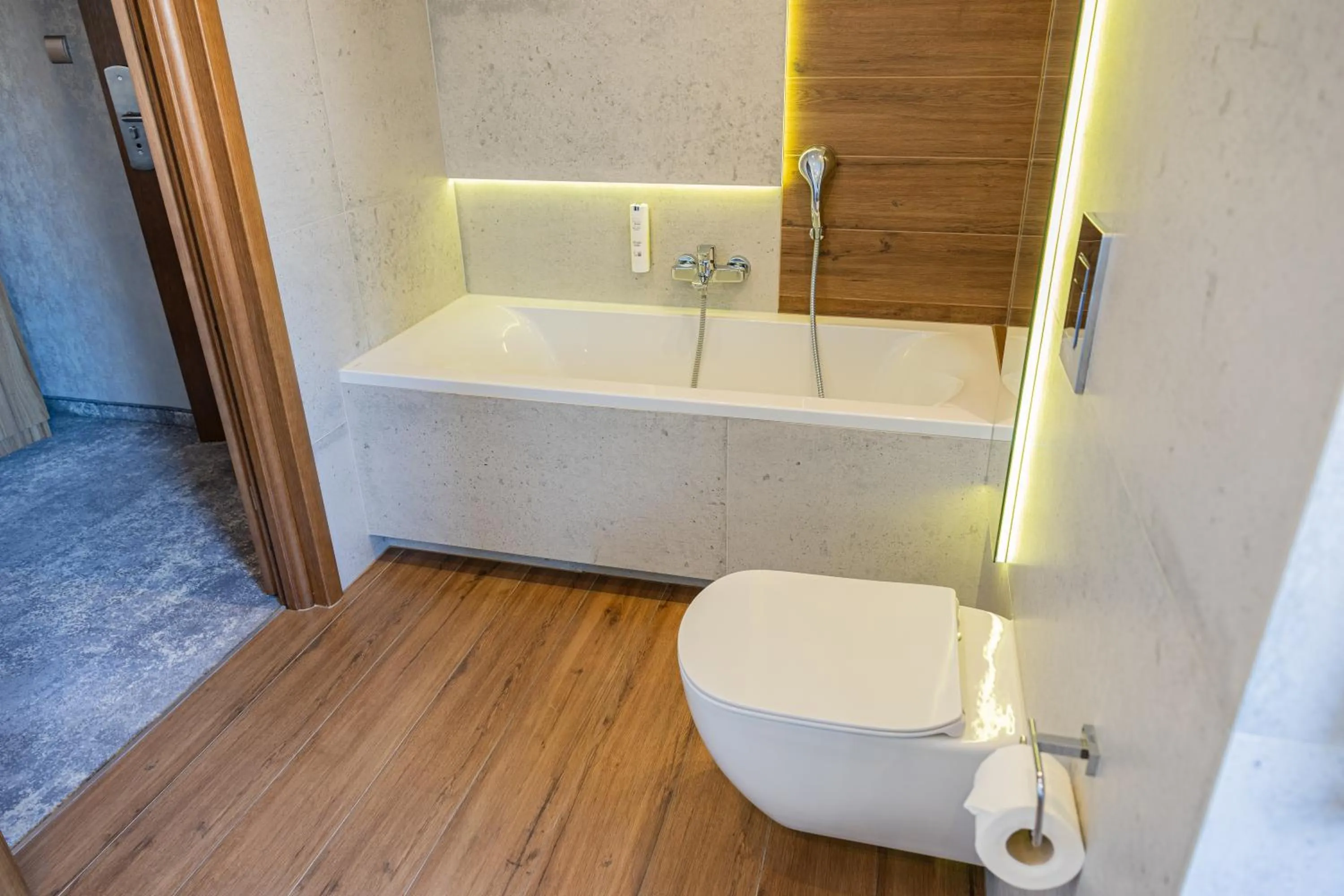 Shower in Tulip Hotels - Wroclaw Patio
