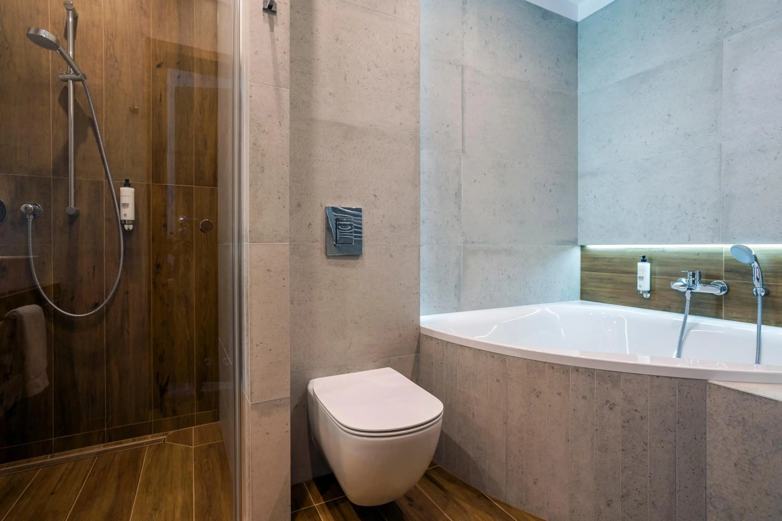 Shower in Tulip Hotels - Wroclaw Patio